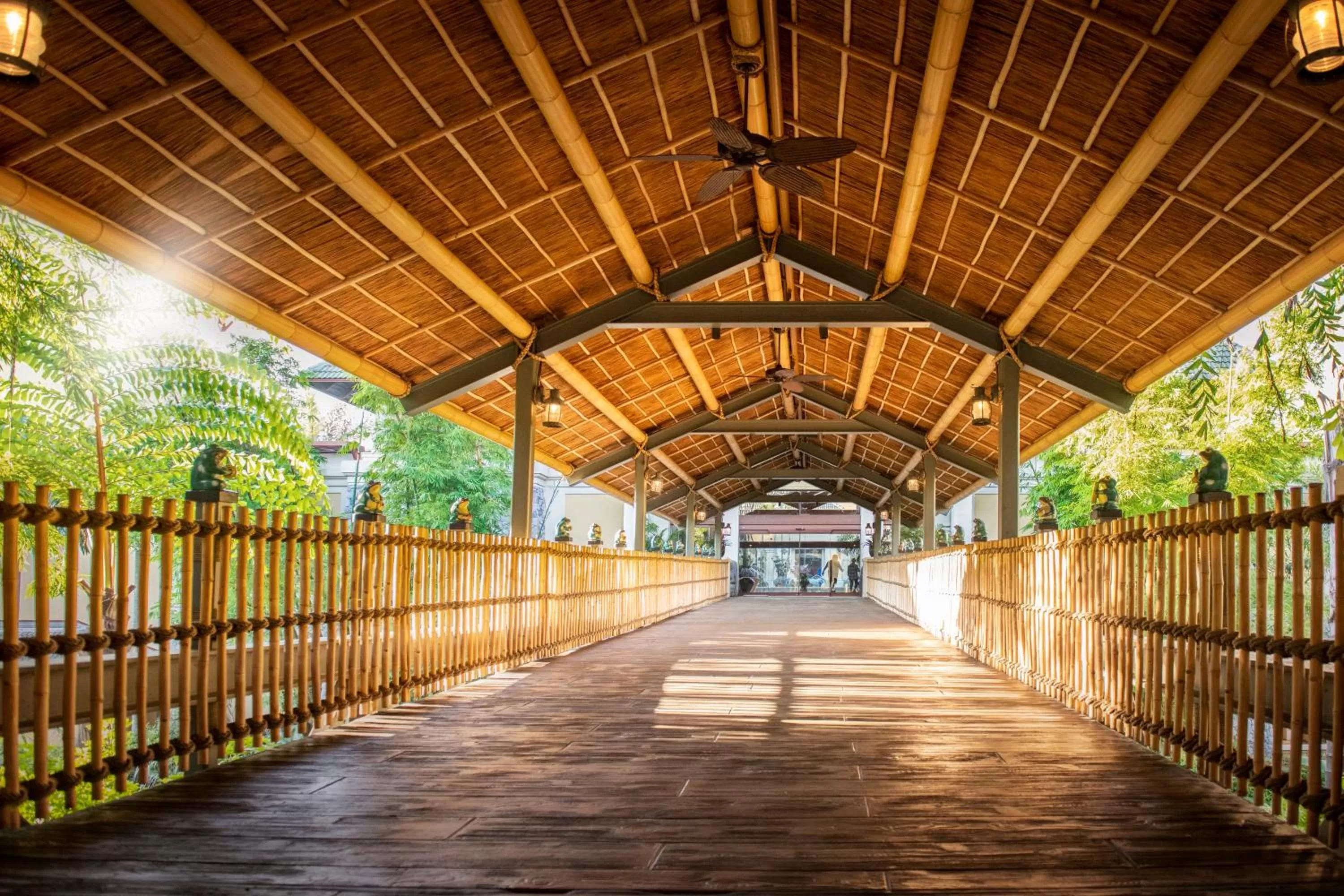 Facade/entrance in Universal's Loews Royal Pacific Resort