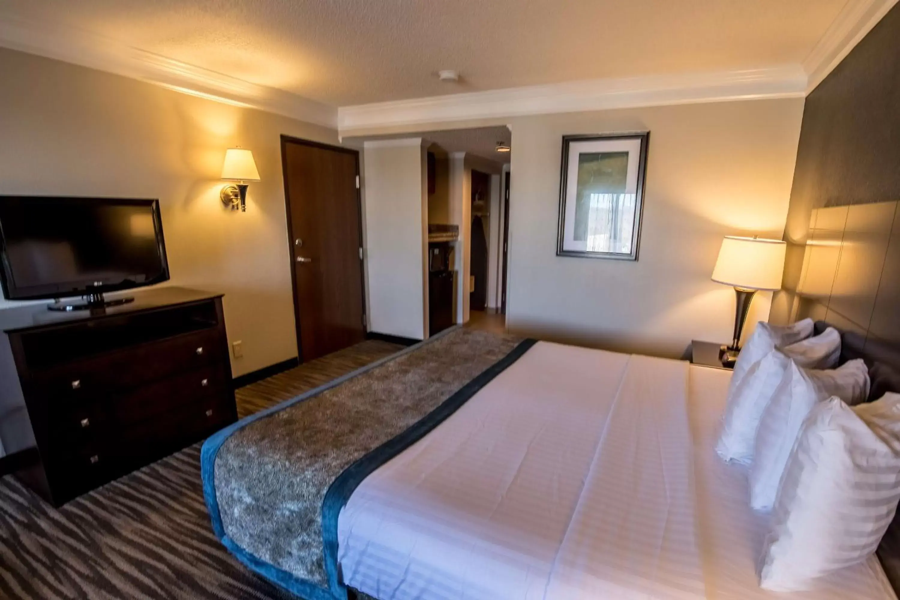 King Room with Roll-in Shower - Disability Access/Non-Smoking in Best Western Augusta West King Room with Roll-in Shower - Disability Access/Non-Smoking in Best Western Augusta West
