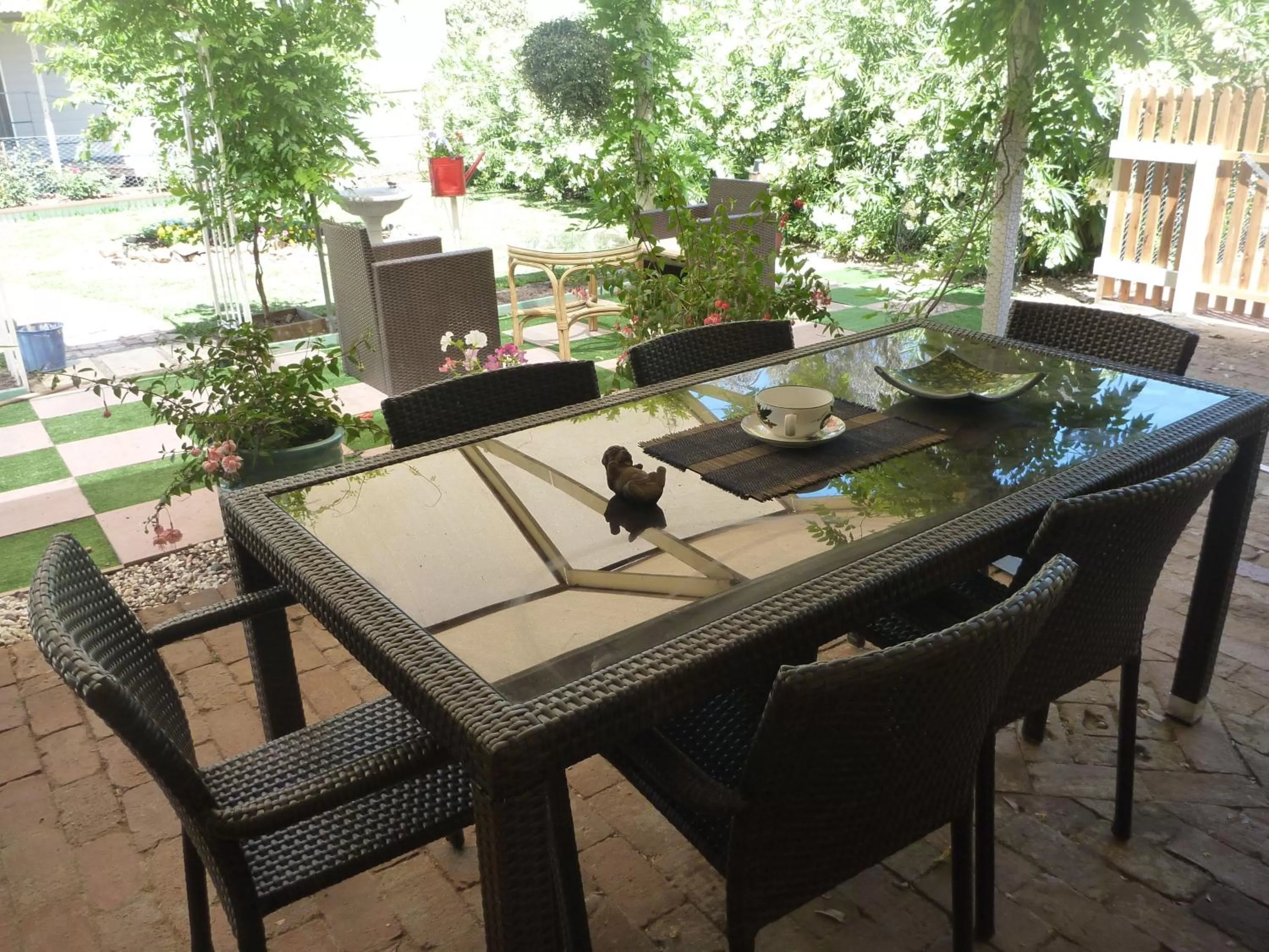 Restaurant/places to eat in Must Love Dogs B&B & Self Contained Cottage