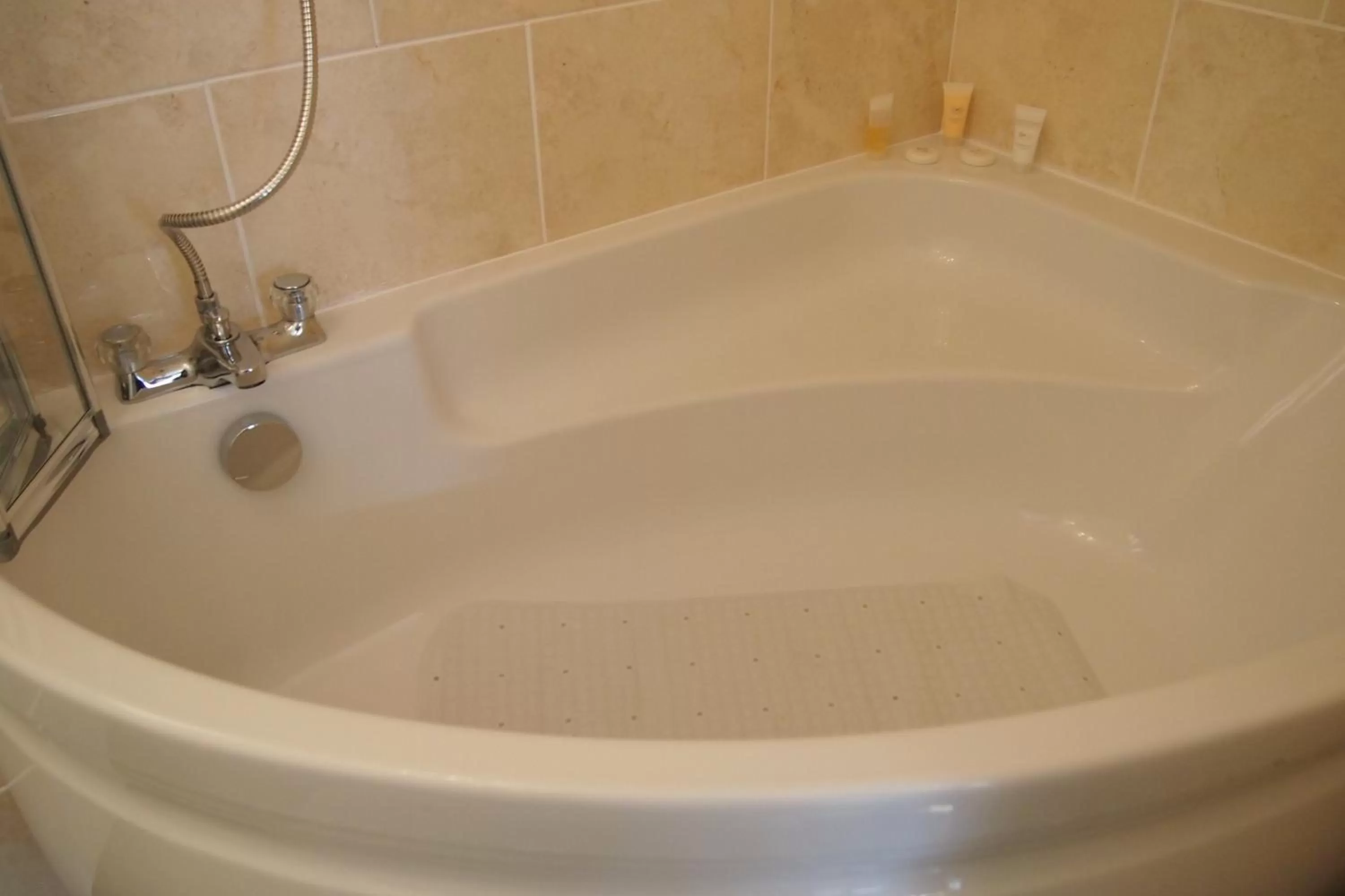 Bathroom in Thistle Hotel