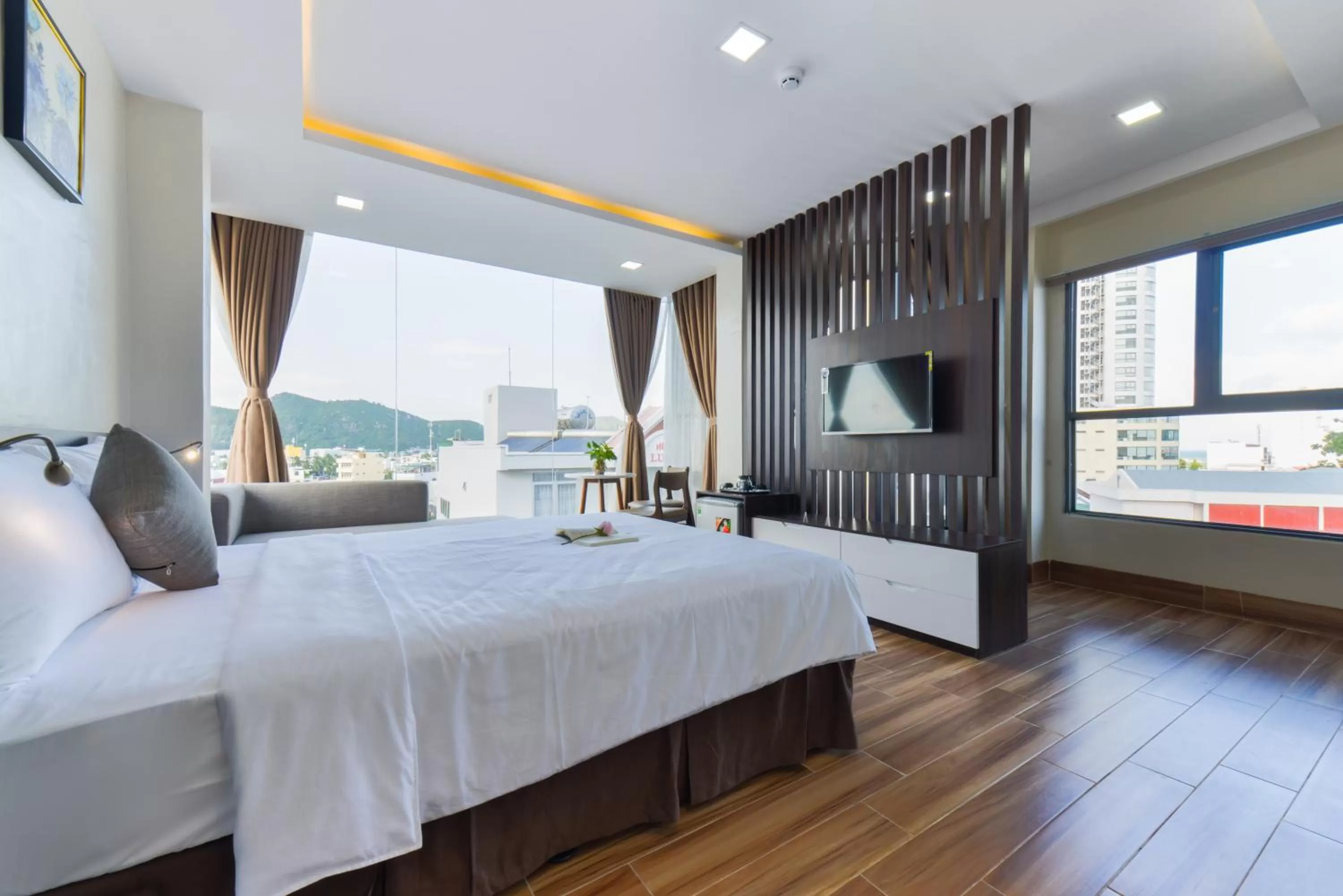 Photo of the whole room, Bed in Yen Vang Hotel & Apartment Nha Trang