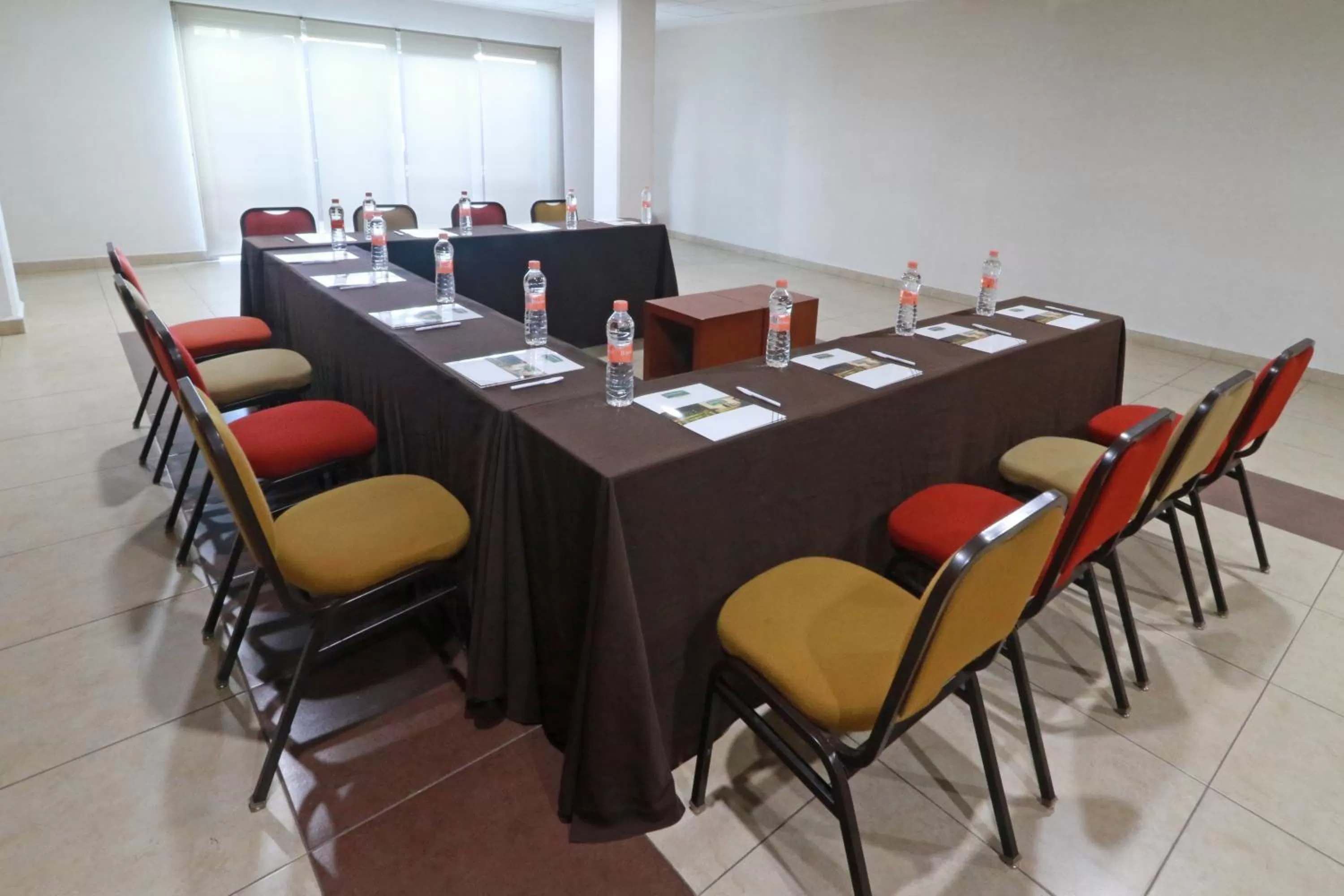 Meeting/conference room in Staybridge Suites Queretaro by IHG
