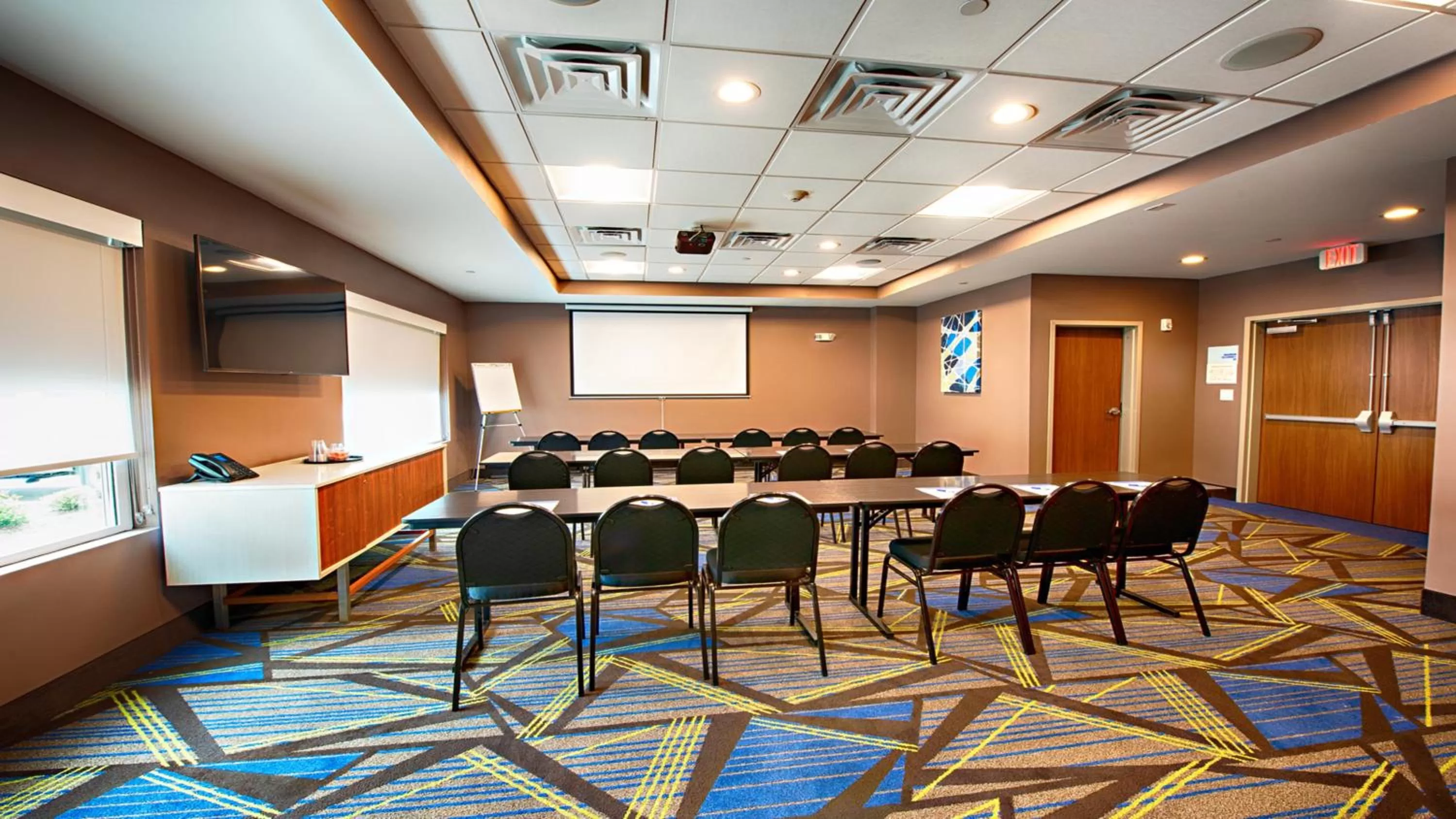 Meeting/conference room in Holiday Inn Express & Suites Houston Southwest Galleria Area by IHG