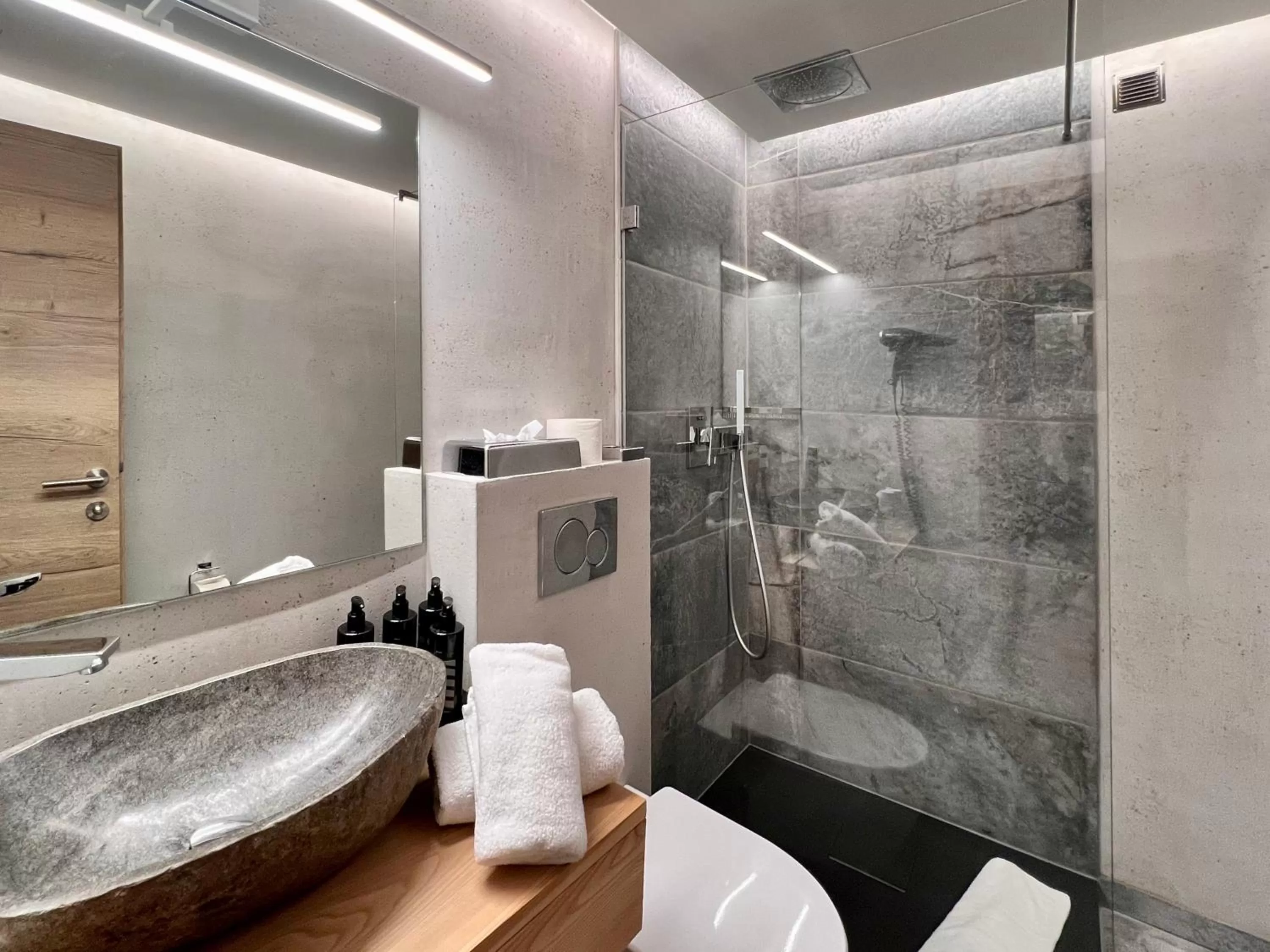 Shower in Hotel Alexander