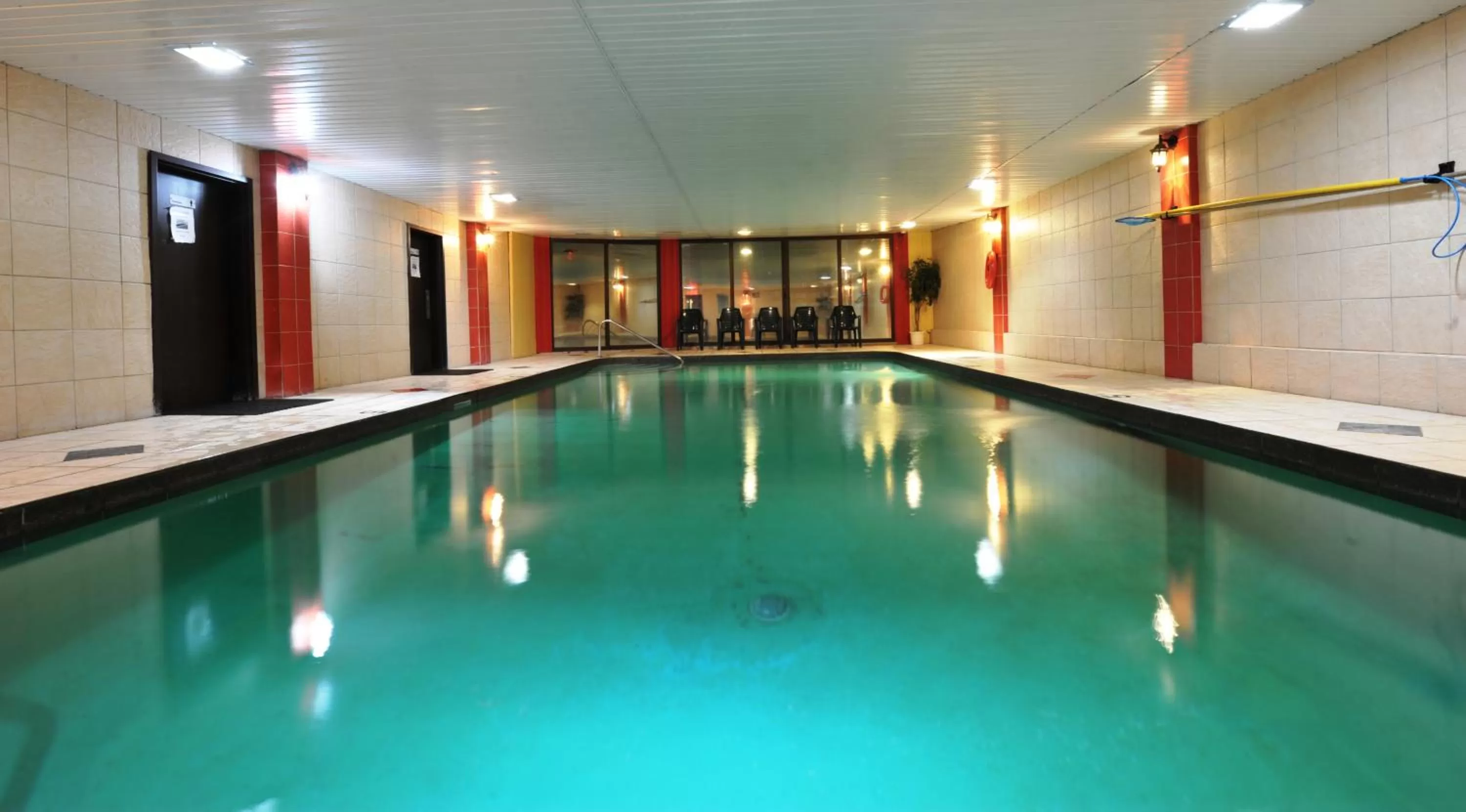 Swimming pool in Hotel Le Voyageur