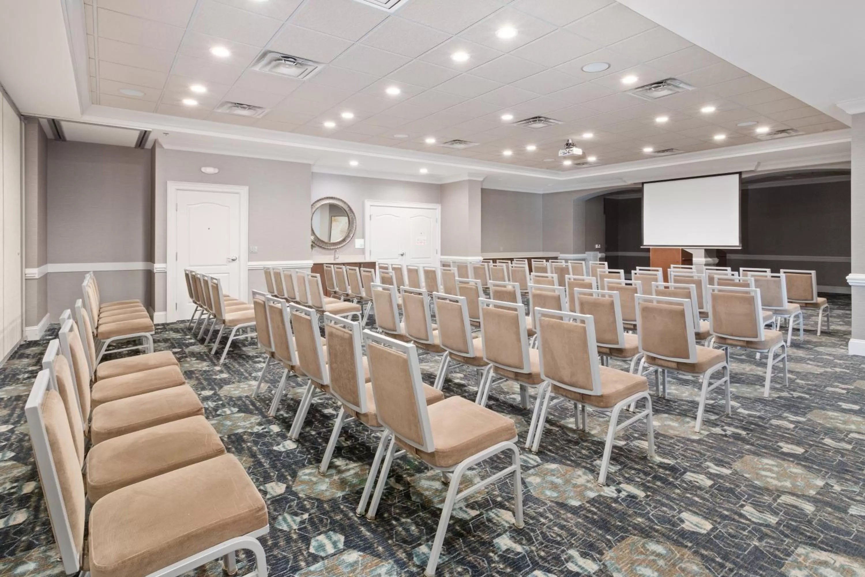 Meeting/conference room in Holiday Inn Valdosta Conference Center by IHG