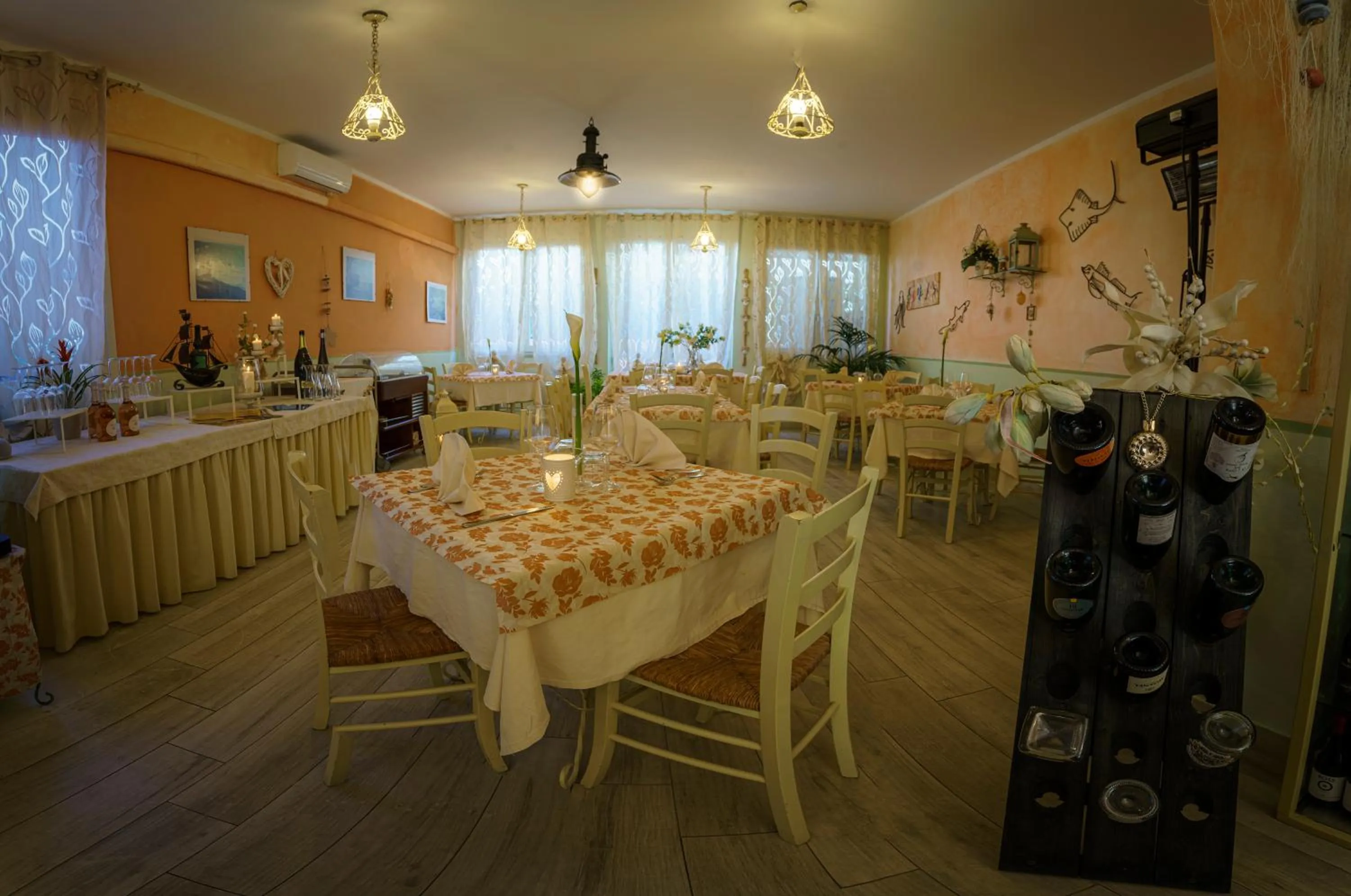 Restaurant/places to eat in Albergo La Lampara