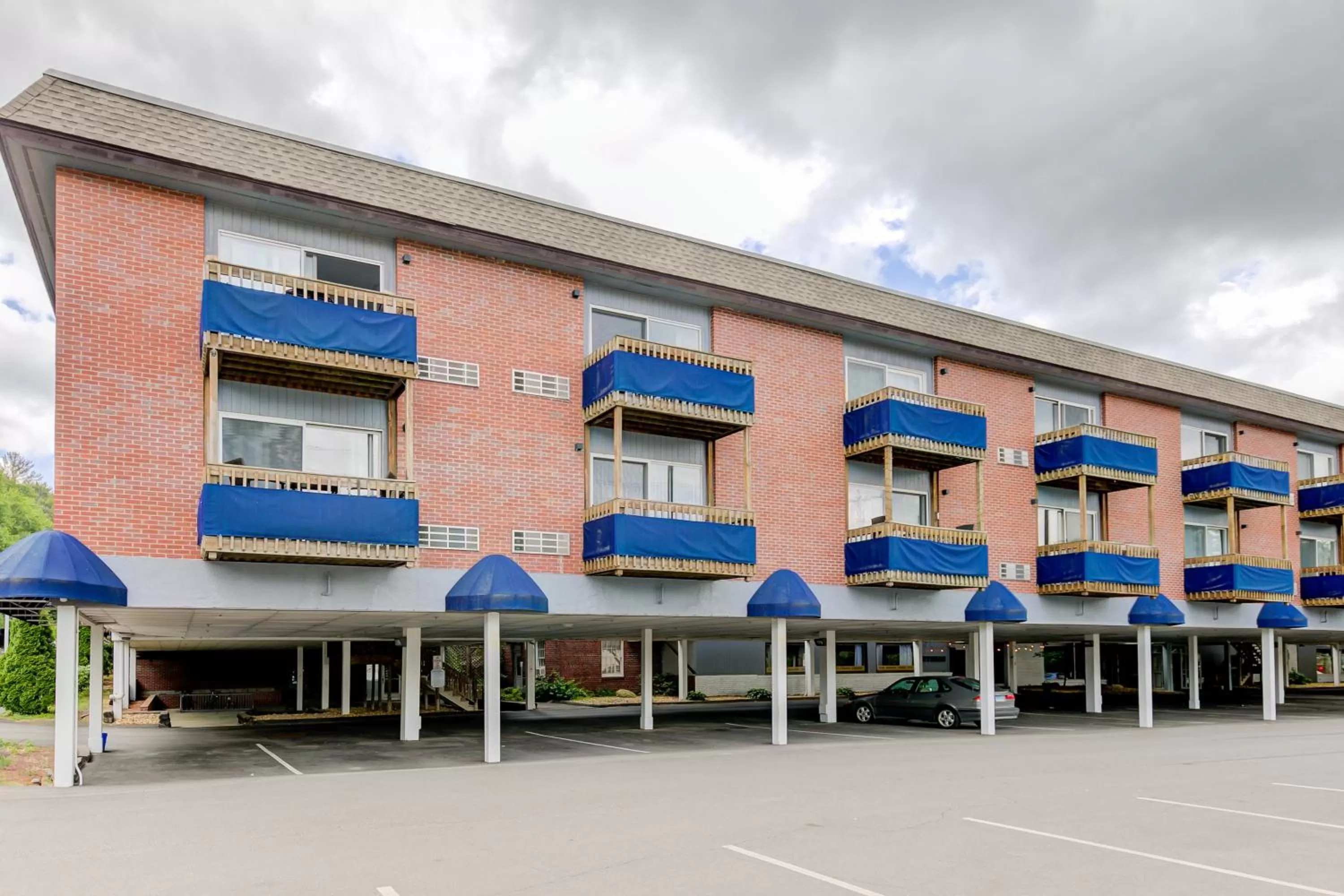 Property Building in Lake Winnipesaukee Retreat