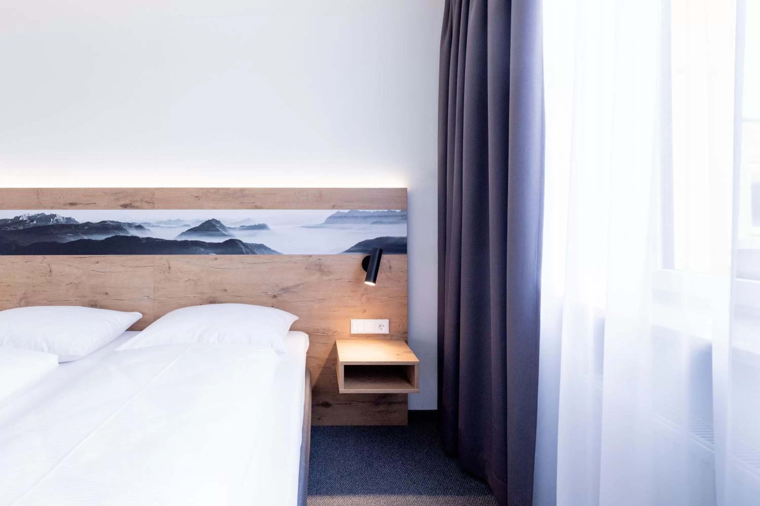 Bedroom, Bed in Stadthotel Freilassing