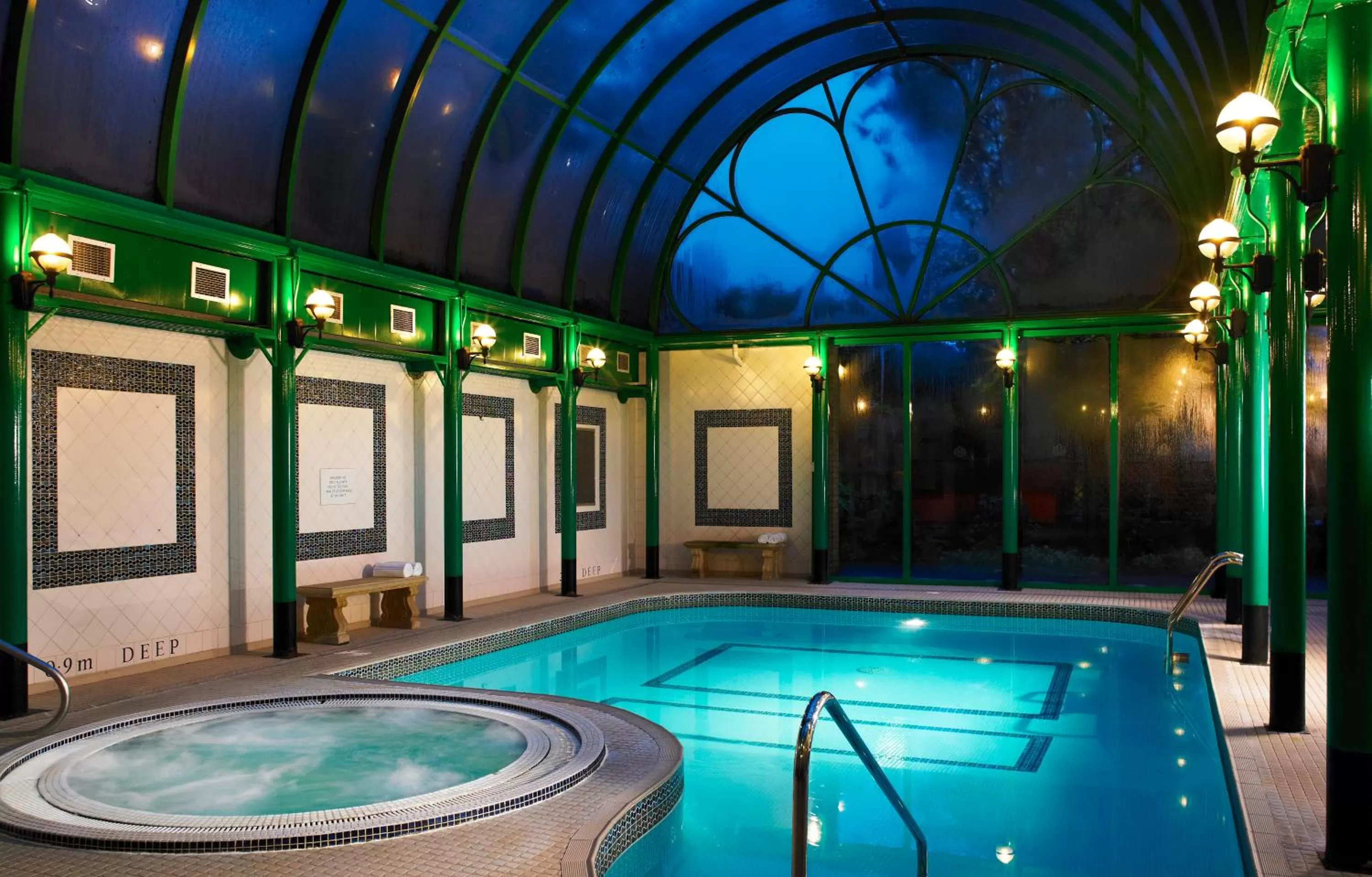 Swimming pool in Norfolk Royale Hotel