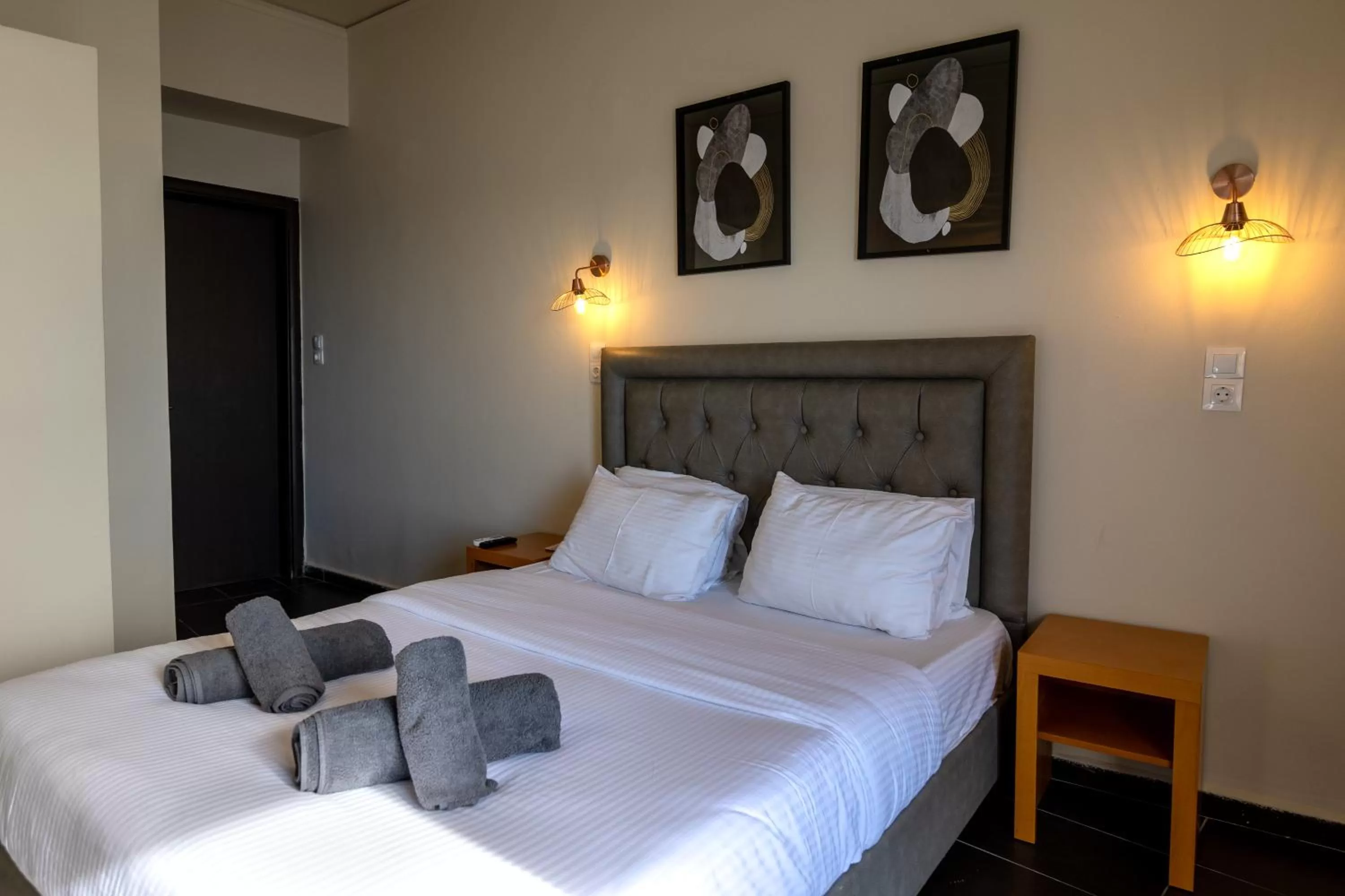 Bed in Votsalakia Hotel & Luxury Apartments