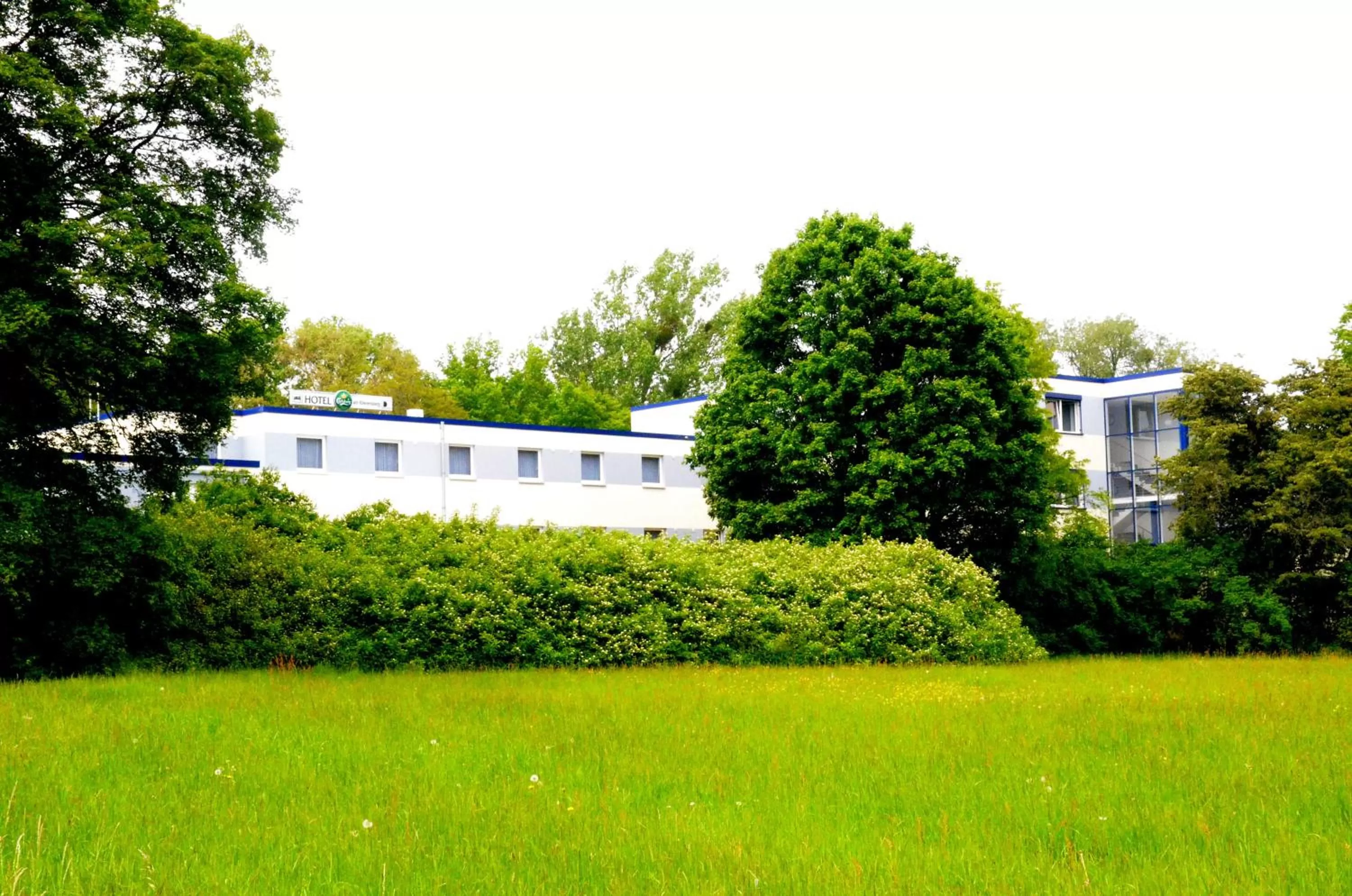 Property building in Zeitwohnen Wolfsburg, ehemals Hotel am Klieversberg ein Unternehmen der Micha'S Hotelbetriebe