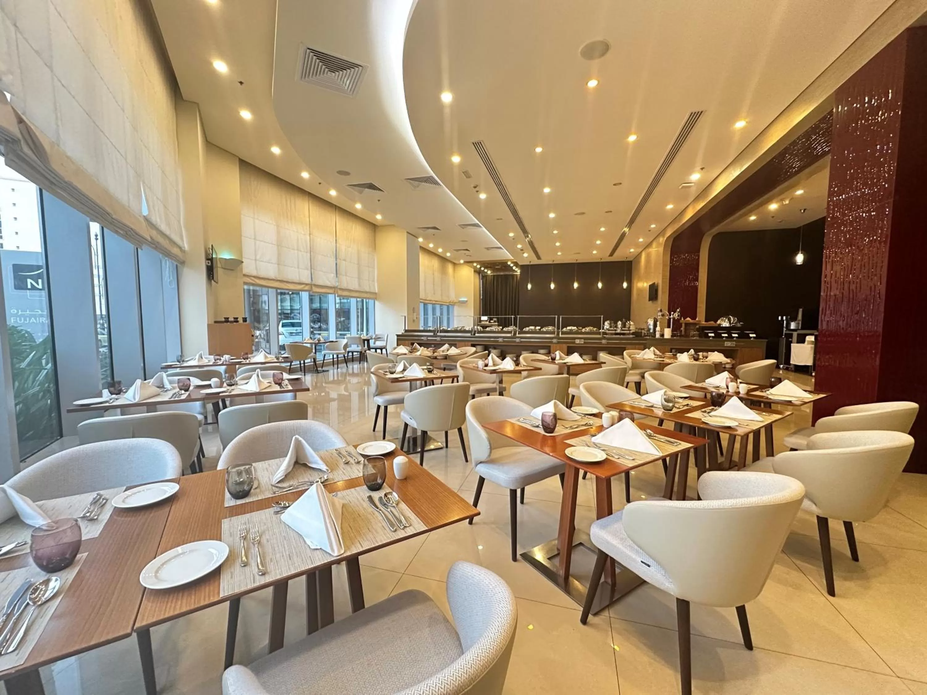Restaurant/places to eat in Novotel Fujairah