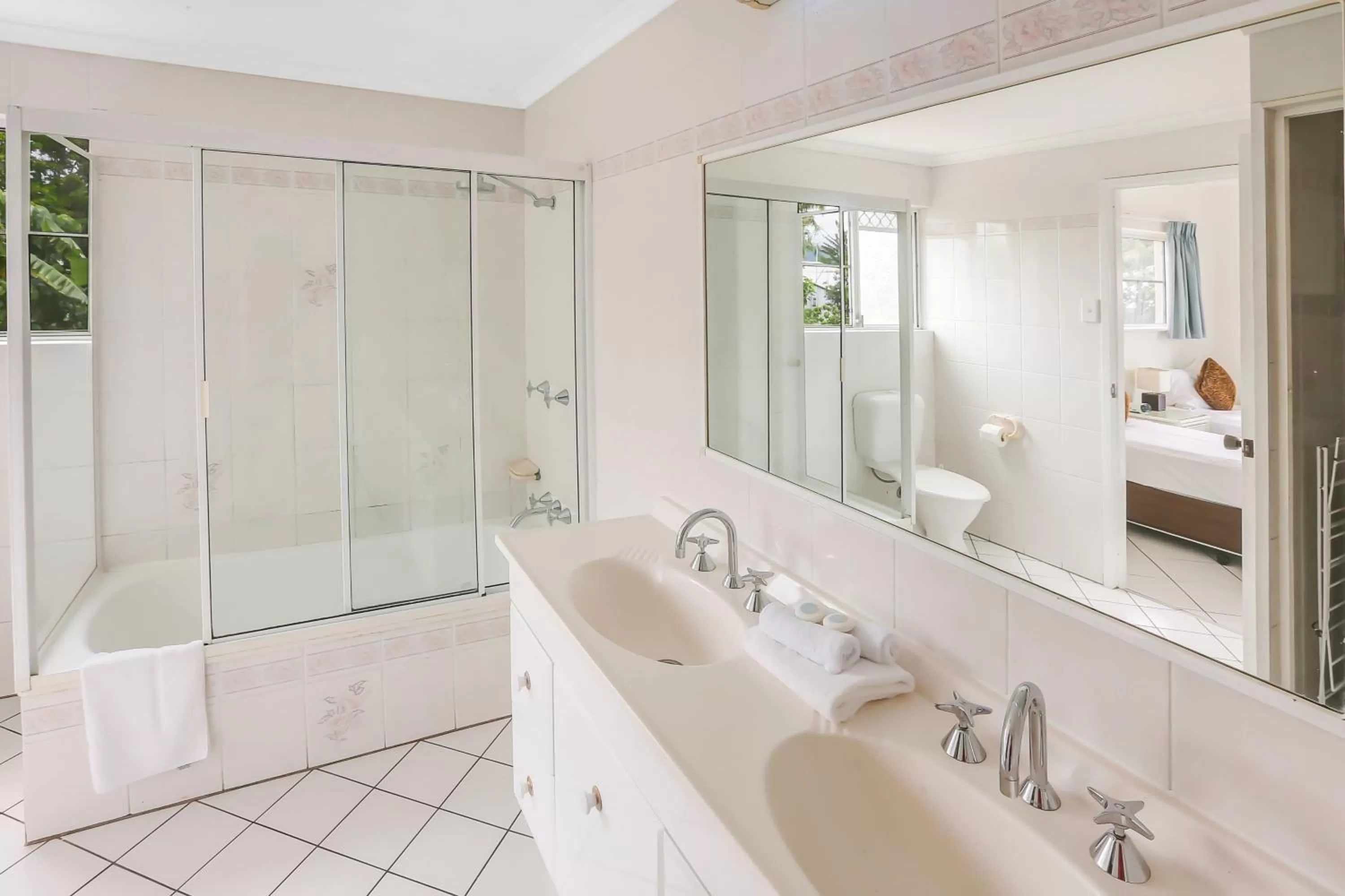 Bathroom in Koala Court Holiday Apartments