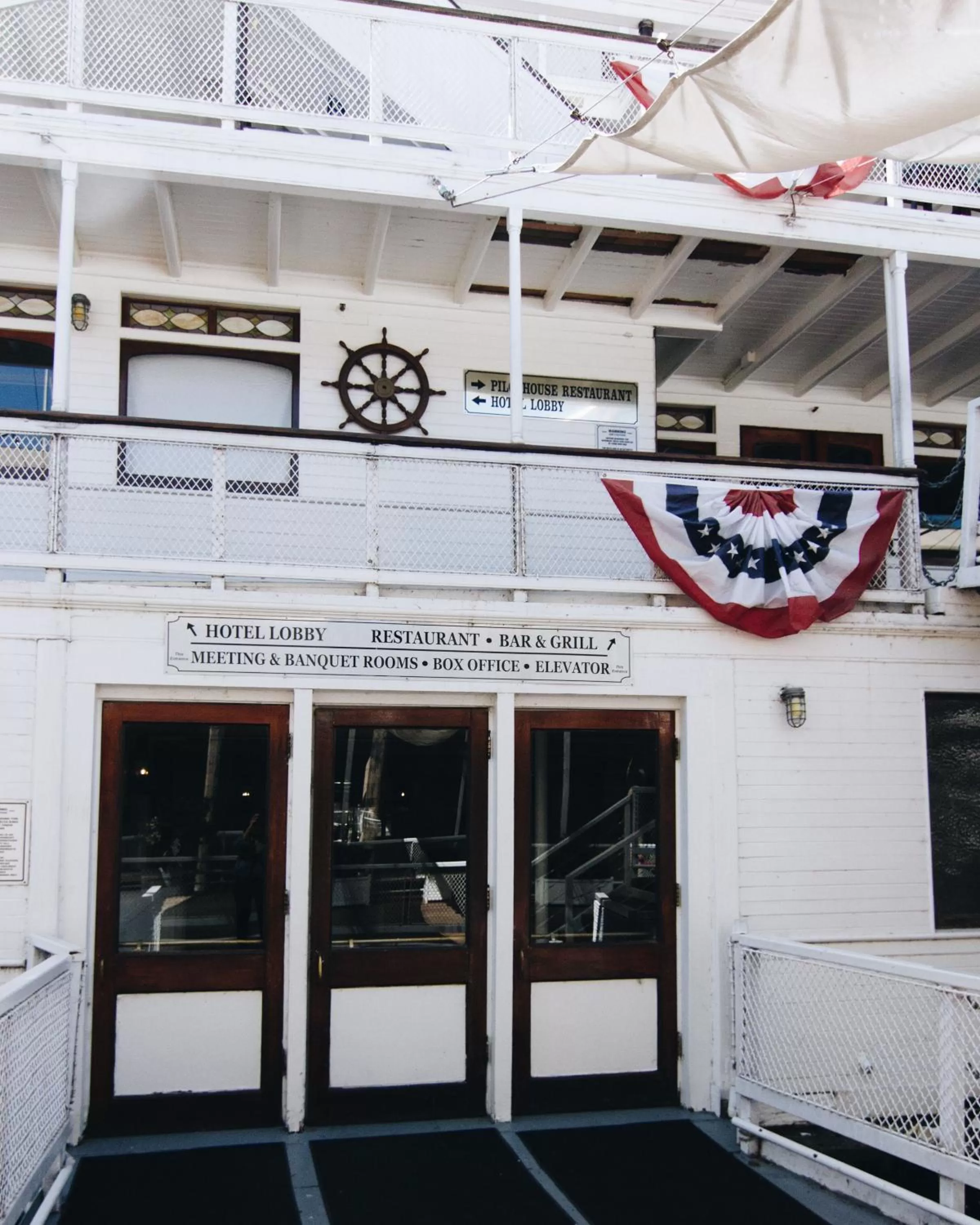 Facade/entrance in Delta King Hotel