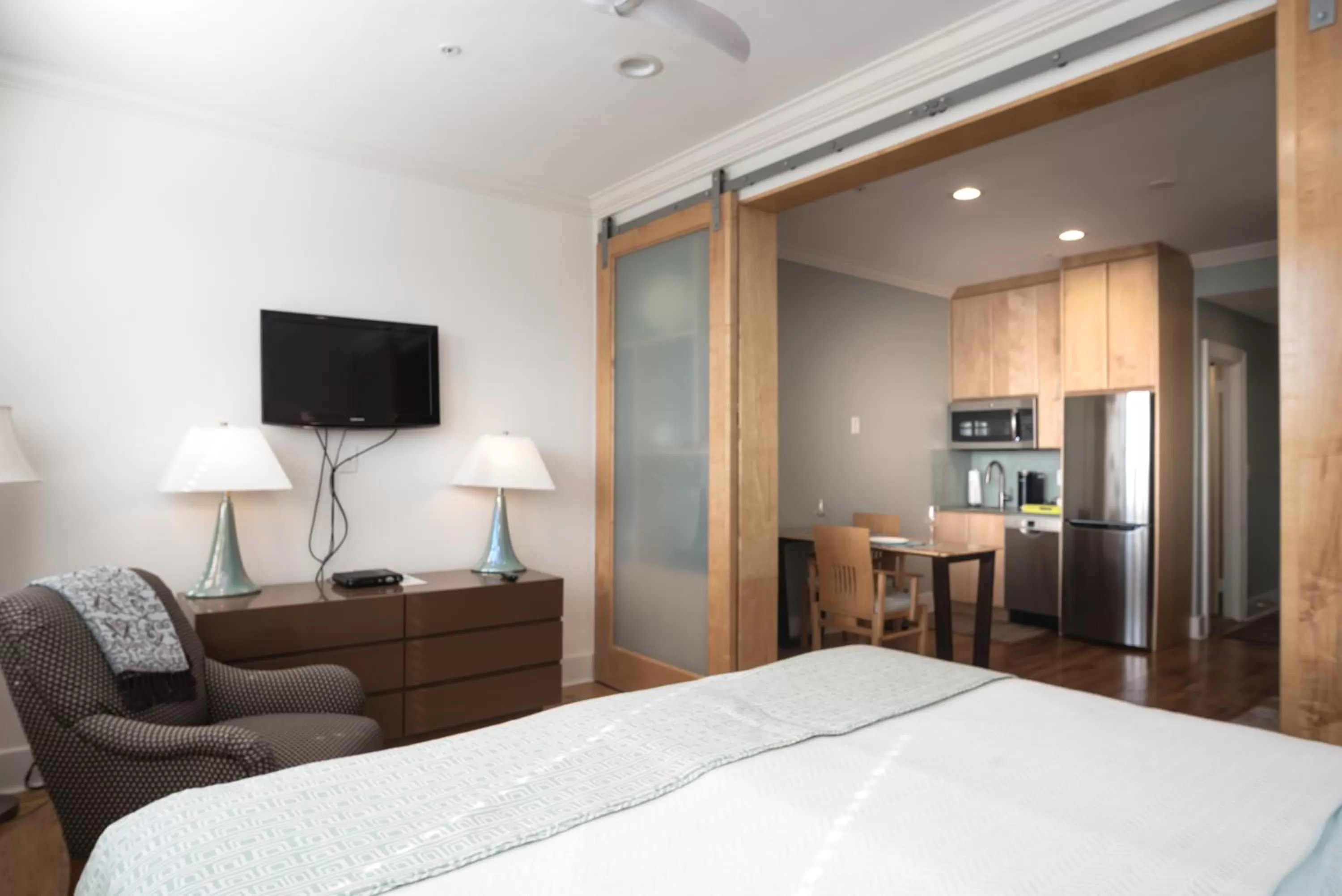 Photo of the whole room, Bed in Tropicals of Palm Beach