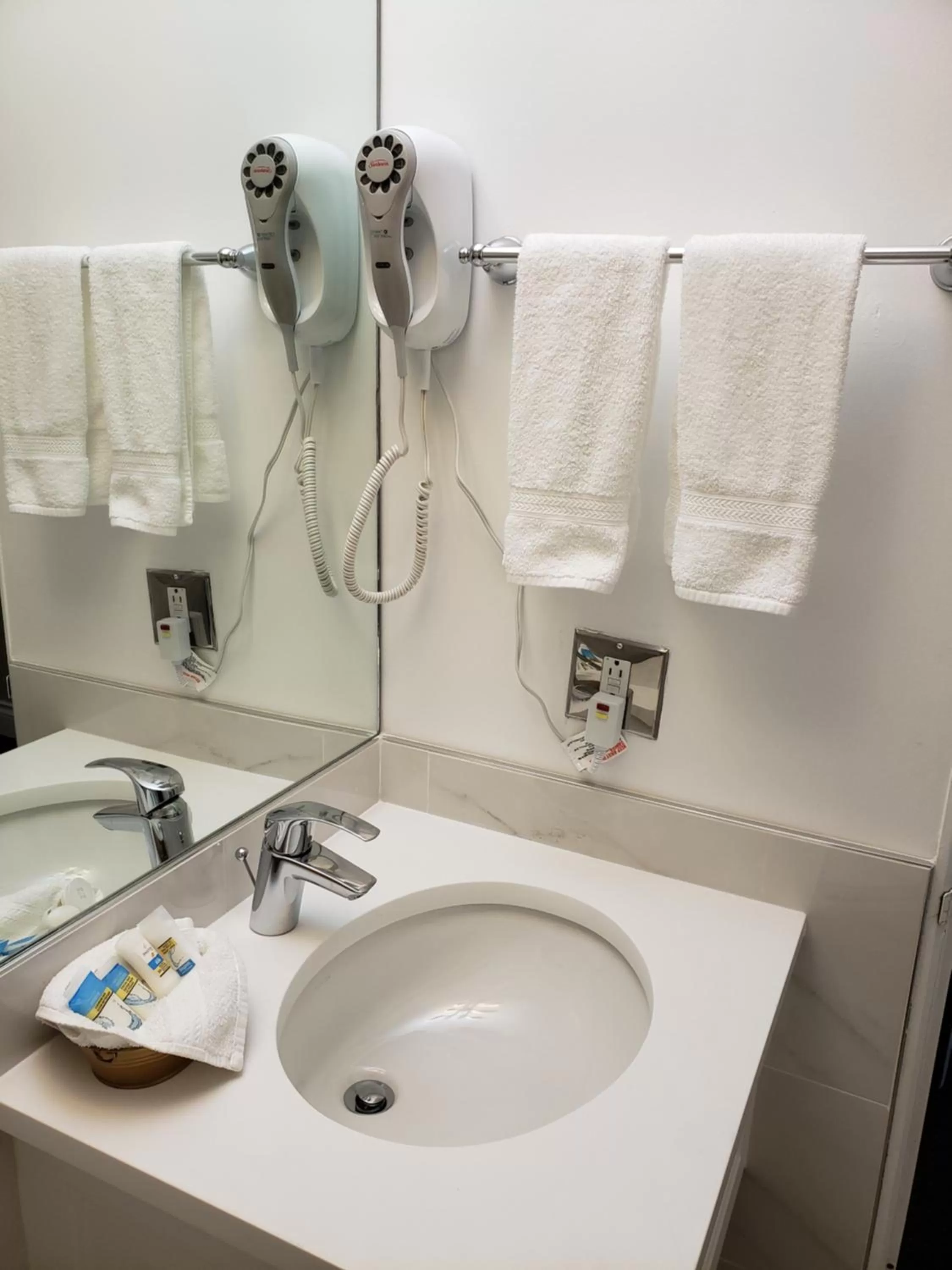 Bathroom in Arbutus Inn