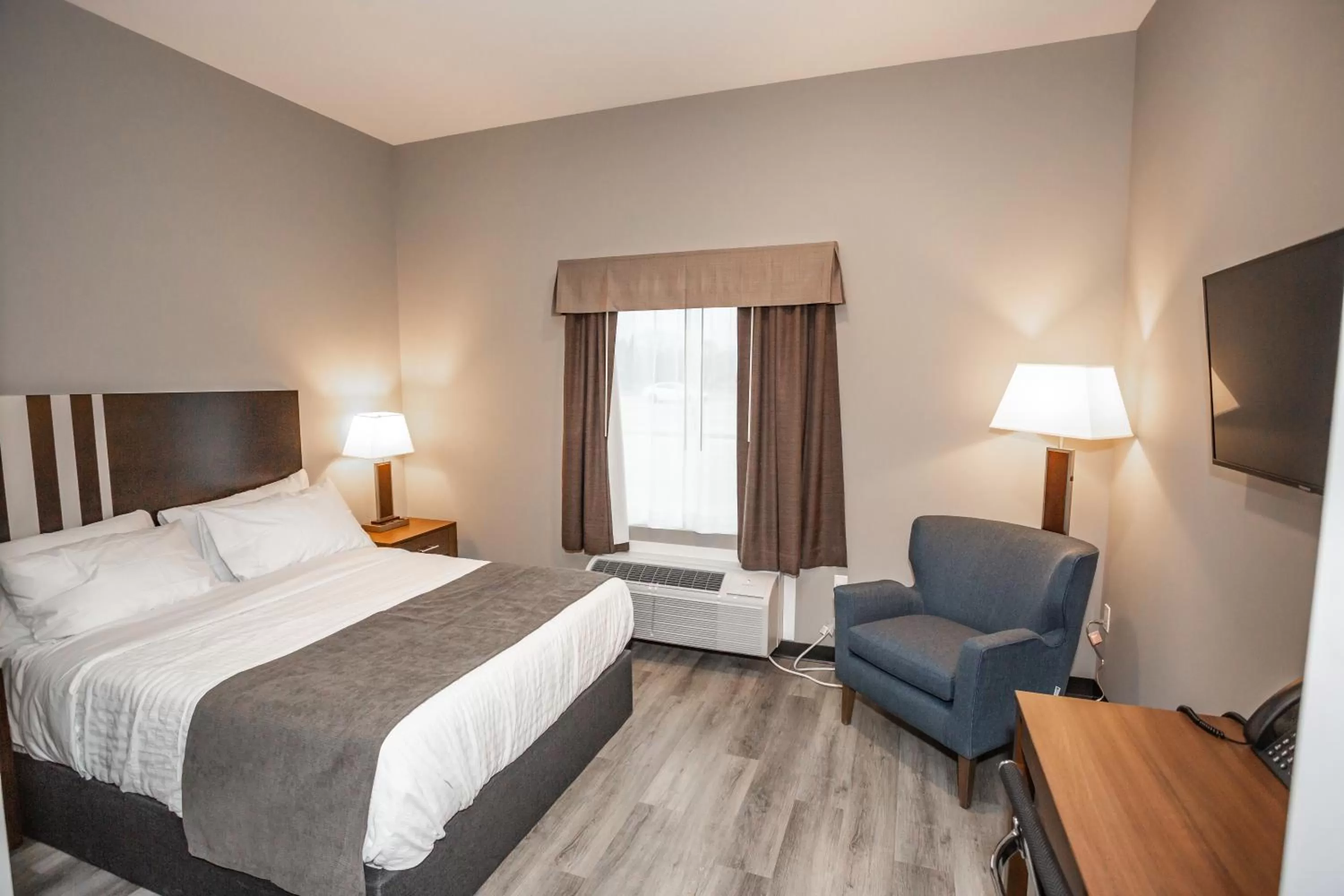 Carman Blue Crescent Hotel