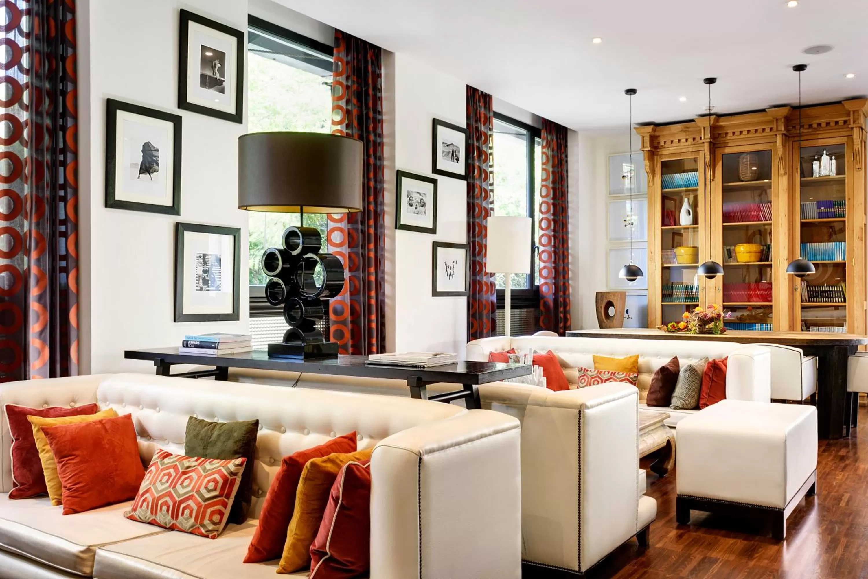 Restaurant/places to eat in Hotel Pulitzer