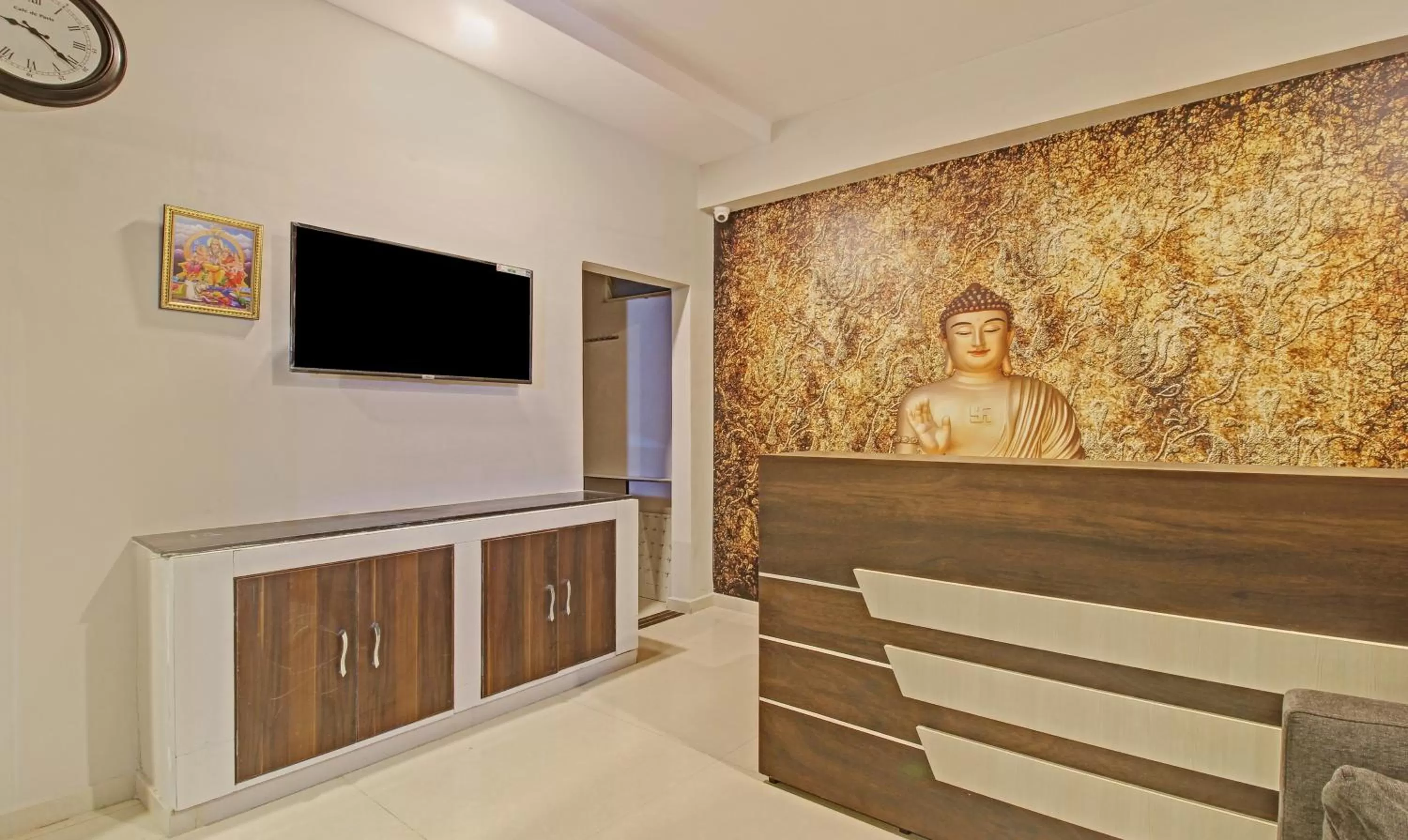 Lobby or reception in Itsy Hotels Sunrise Grand, Hitech City