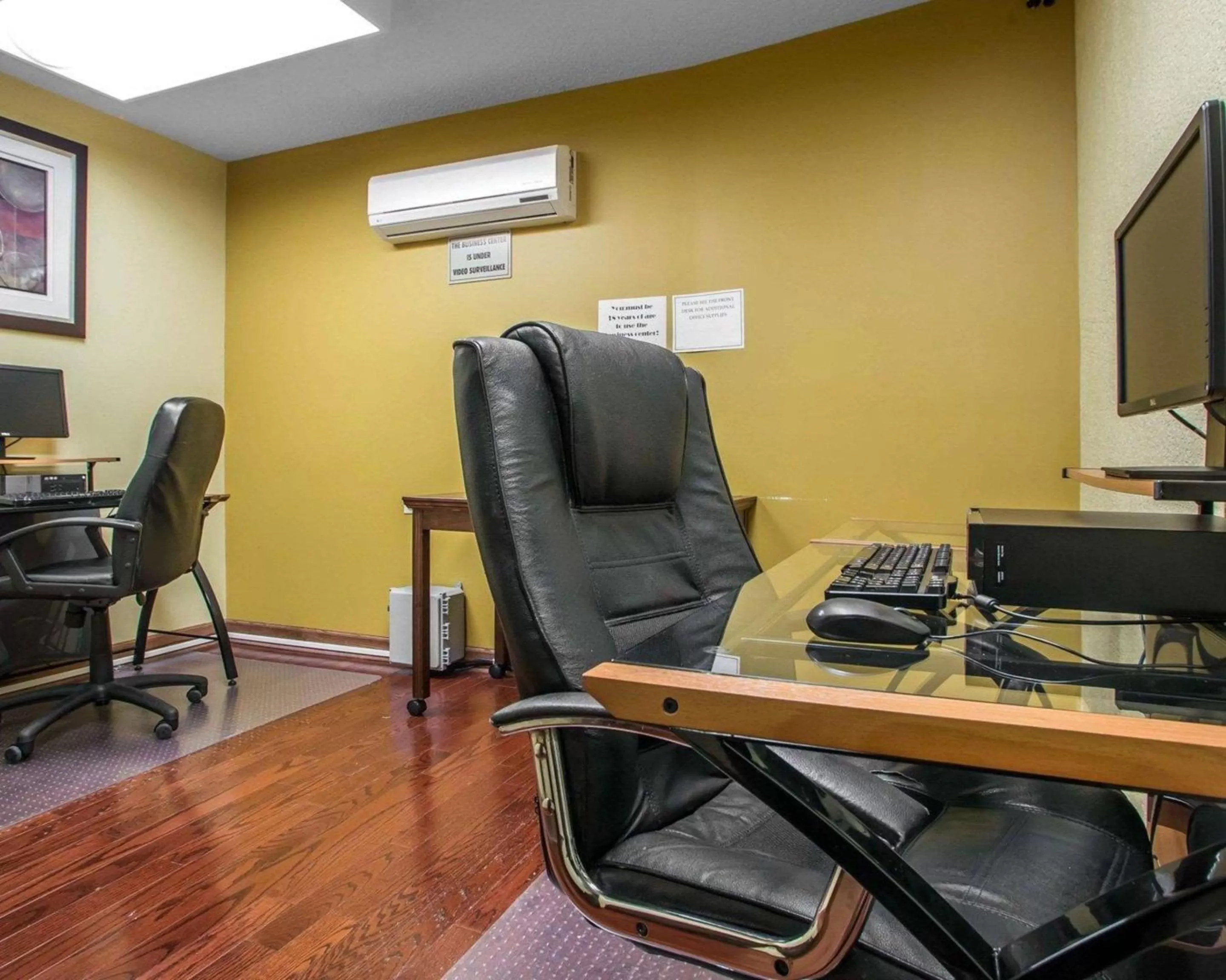 On site in Quality Inn Schaumburg - Chicago near the Mall