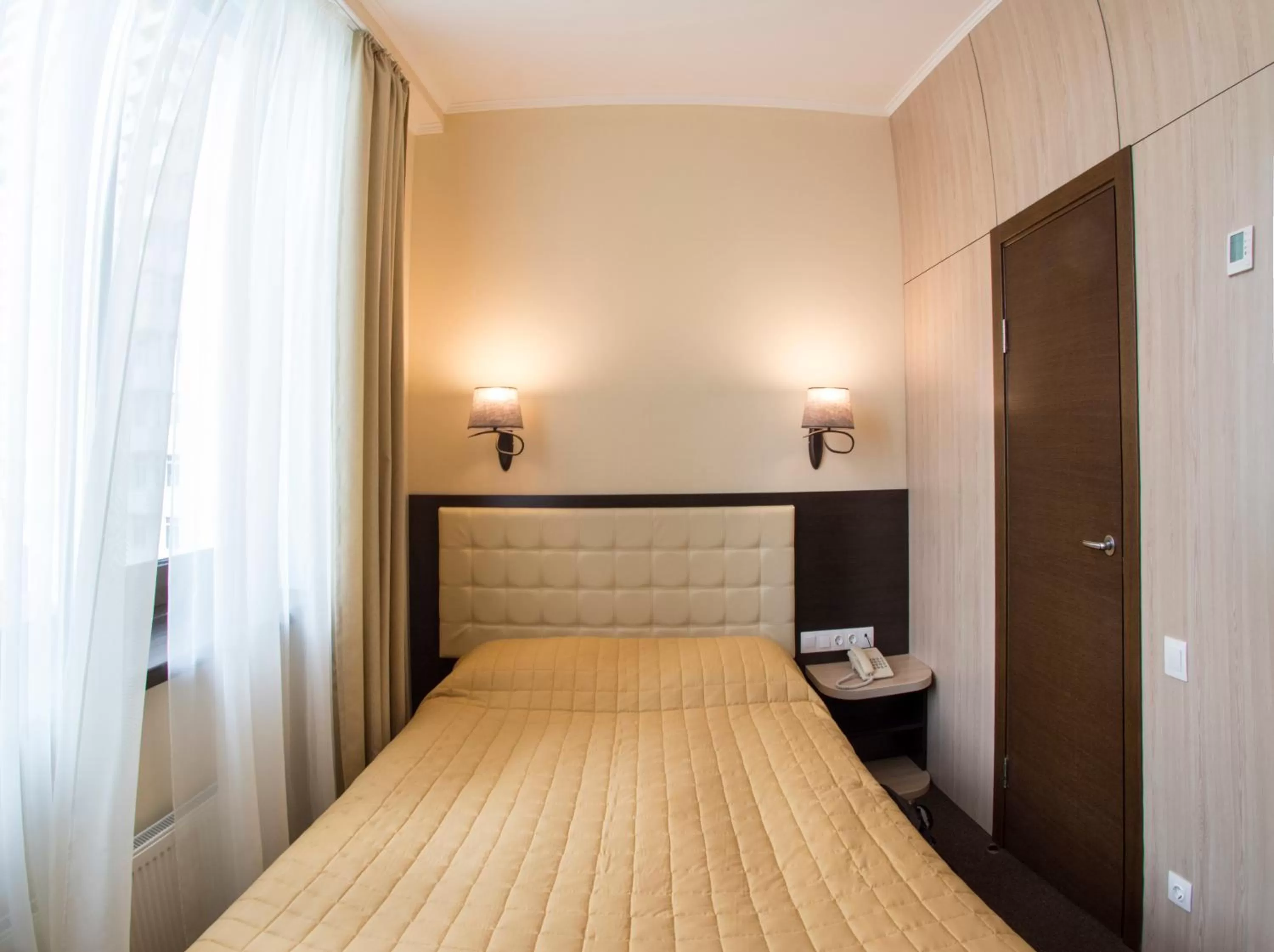 Day, Bed in Hotel Florida