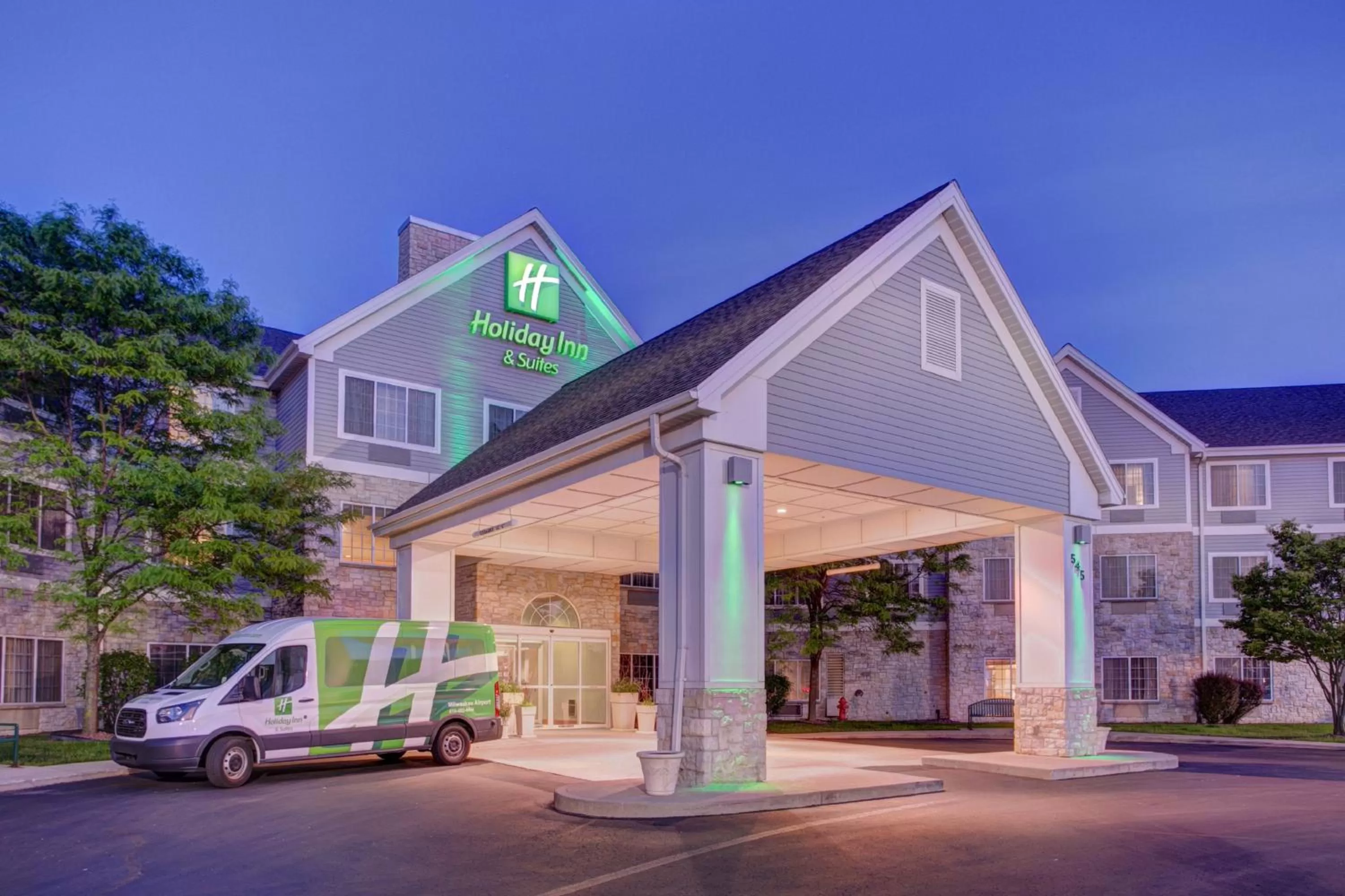 Property building in Holiday Inn Milwaukee Airport by IHG