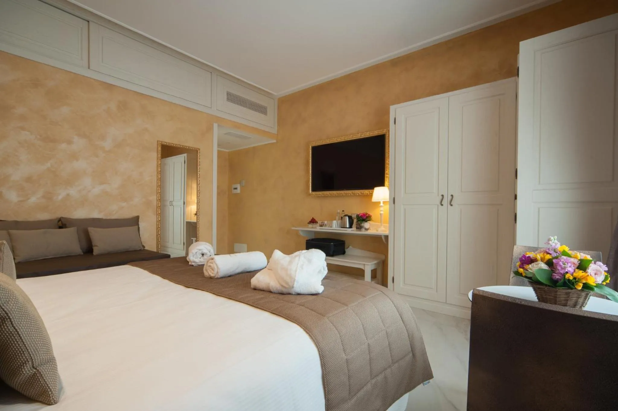 Bedroom, Bed in Maison Tritone