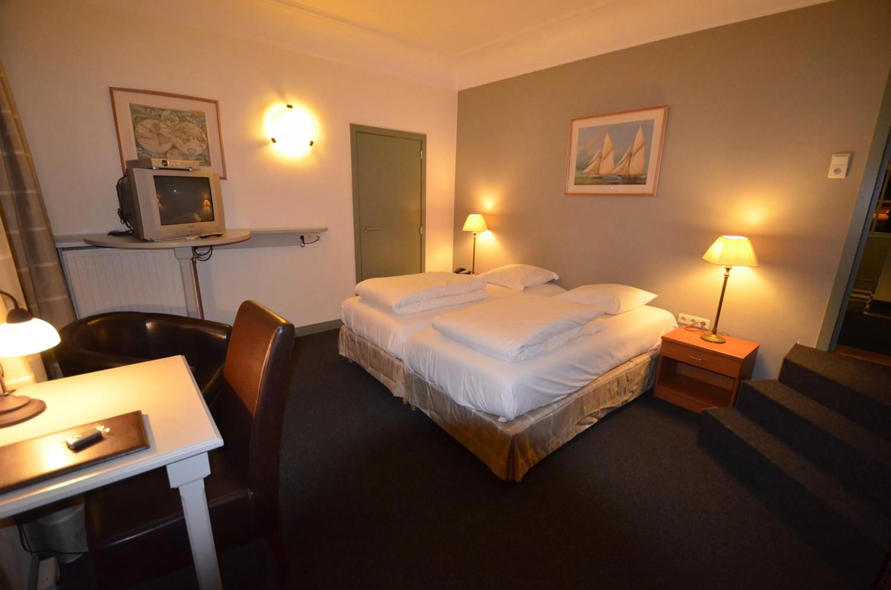 Photo of the whole room, Bed in Hotel Malcot