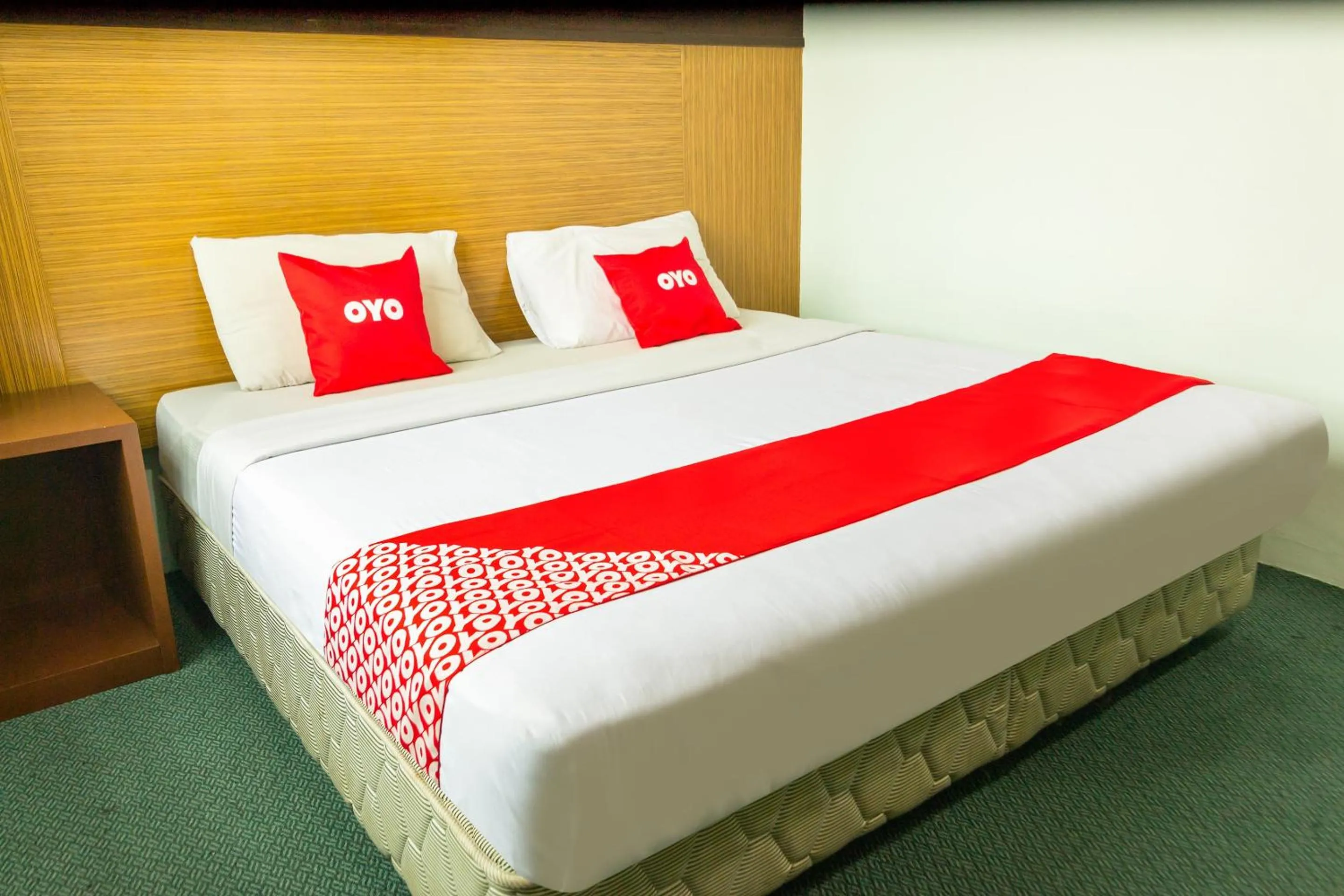 Bedroom, Bed in OYO 89408 Royal Hotel