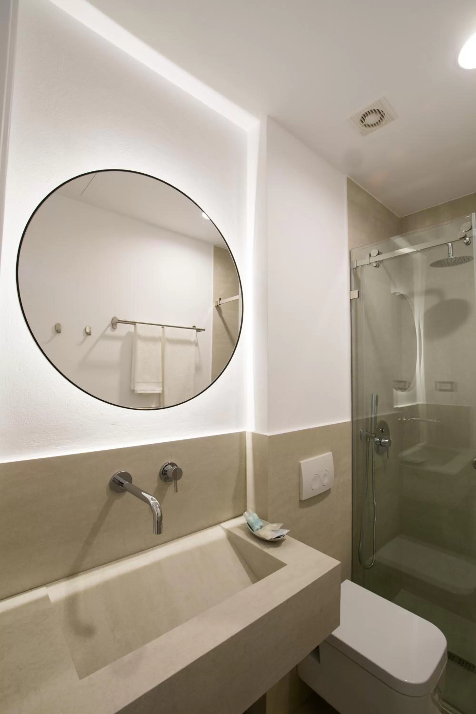 Shower, Bathroom in Destil B&B