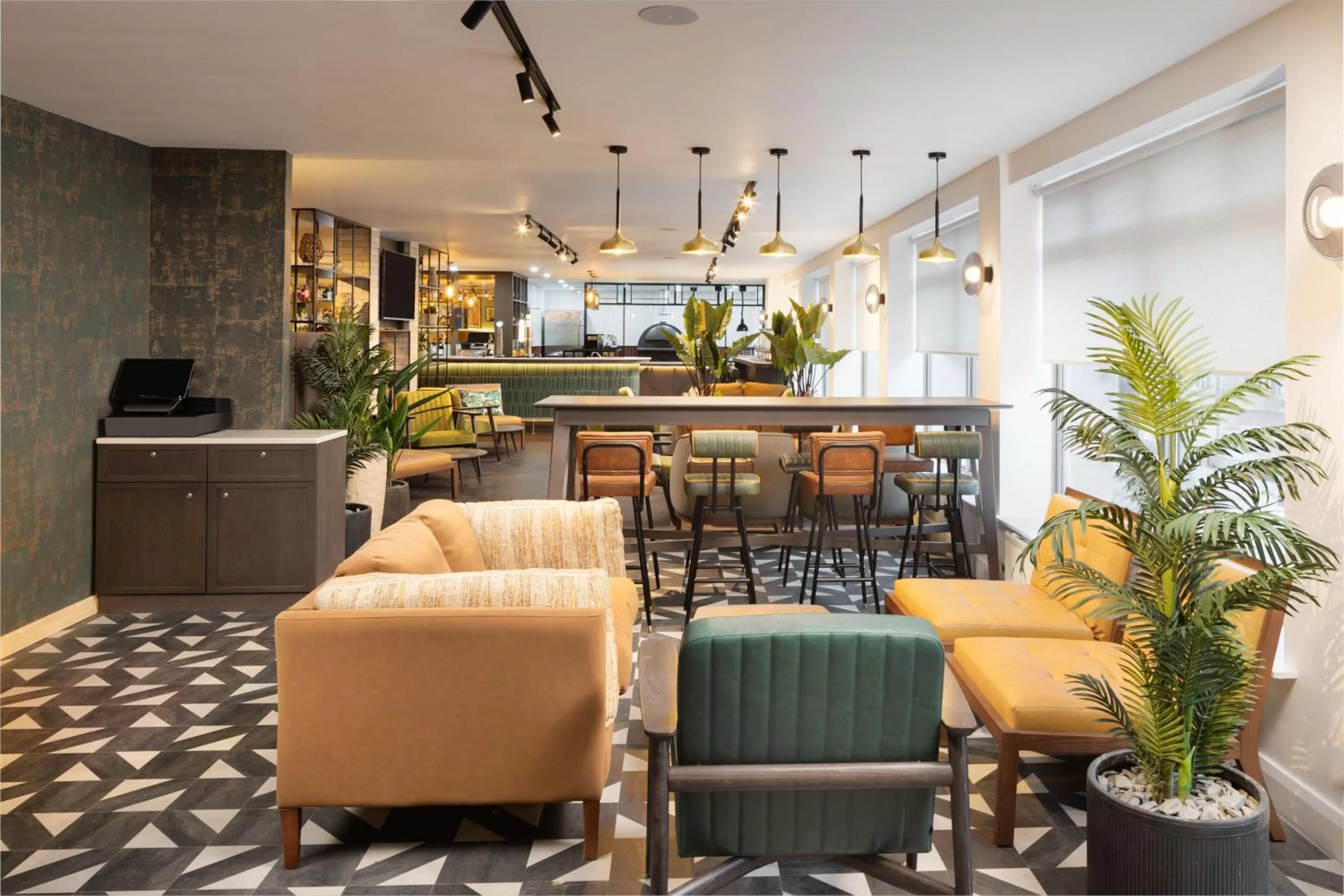 Lounge or bar in Four Points by Sheraton Edinburgh