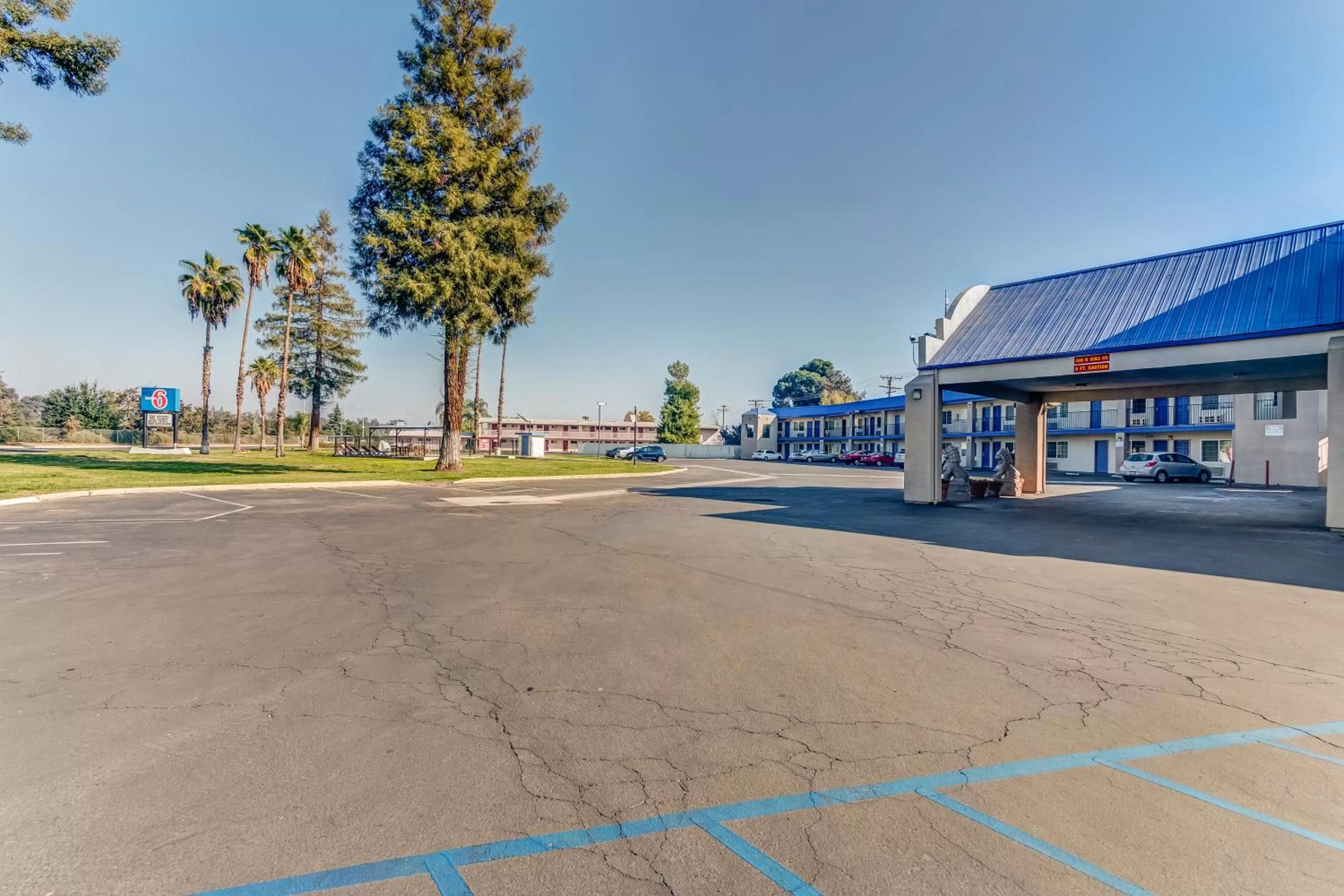Facade/entrance in Motel 6-Visalia, CA