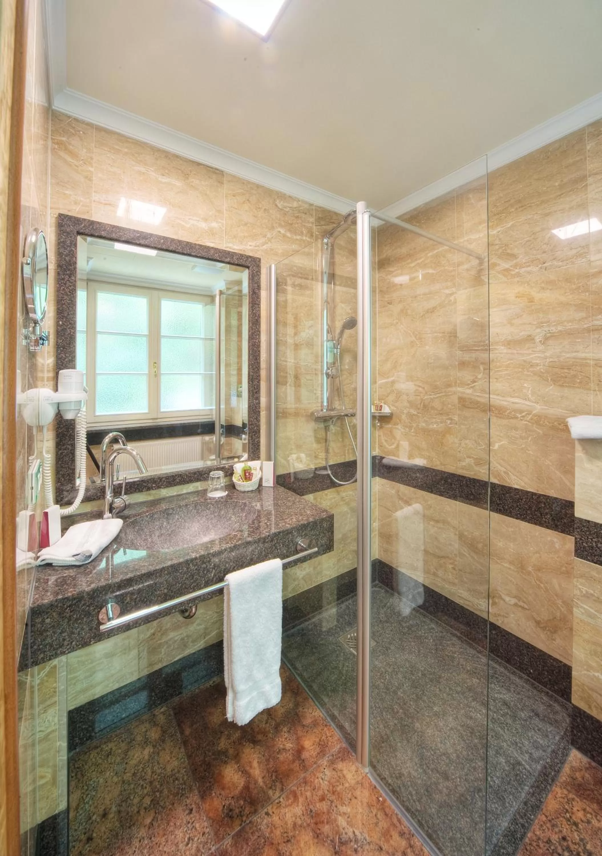 Bathroom in Häcker's Hotel