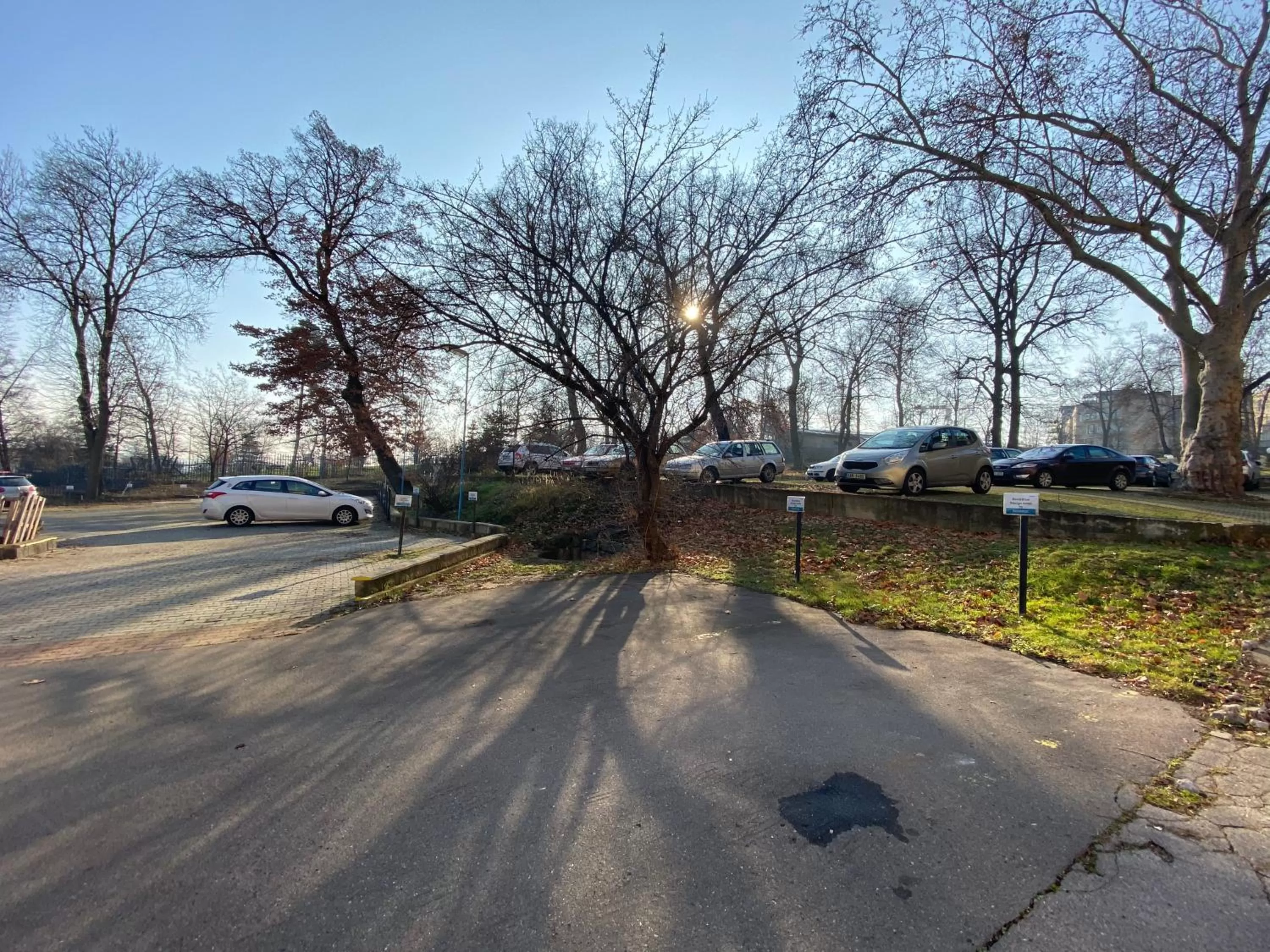 Day in Chevron Hotel