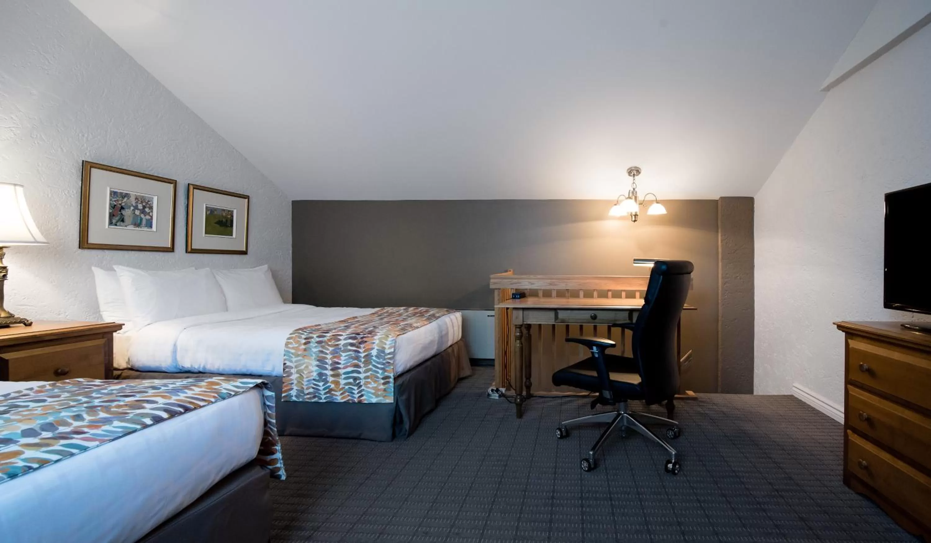 Photo of the whole room, Bed in Hôtel Chéribourg