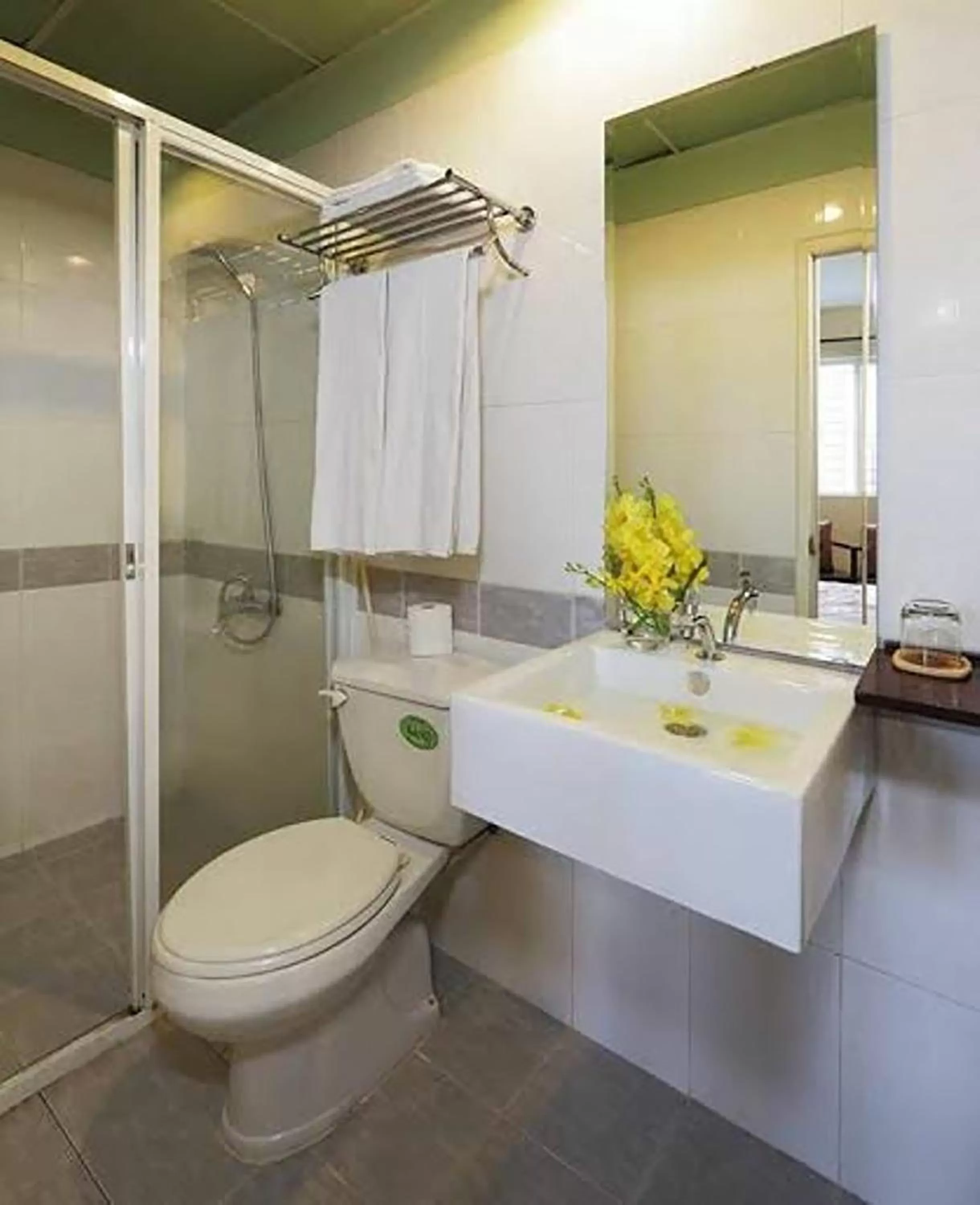 Shower in Sen Sai Gon Hotel - Ben Thanh Market