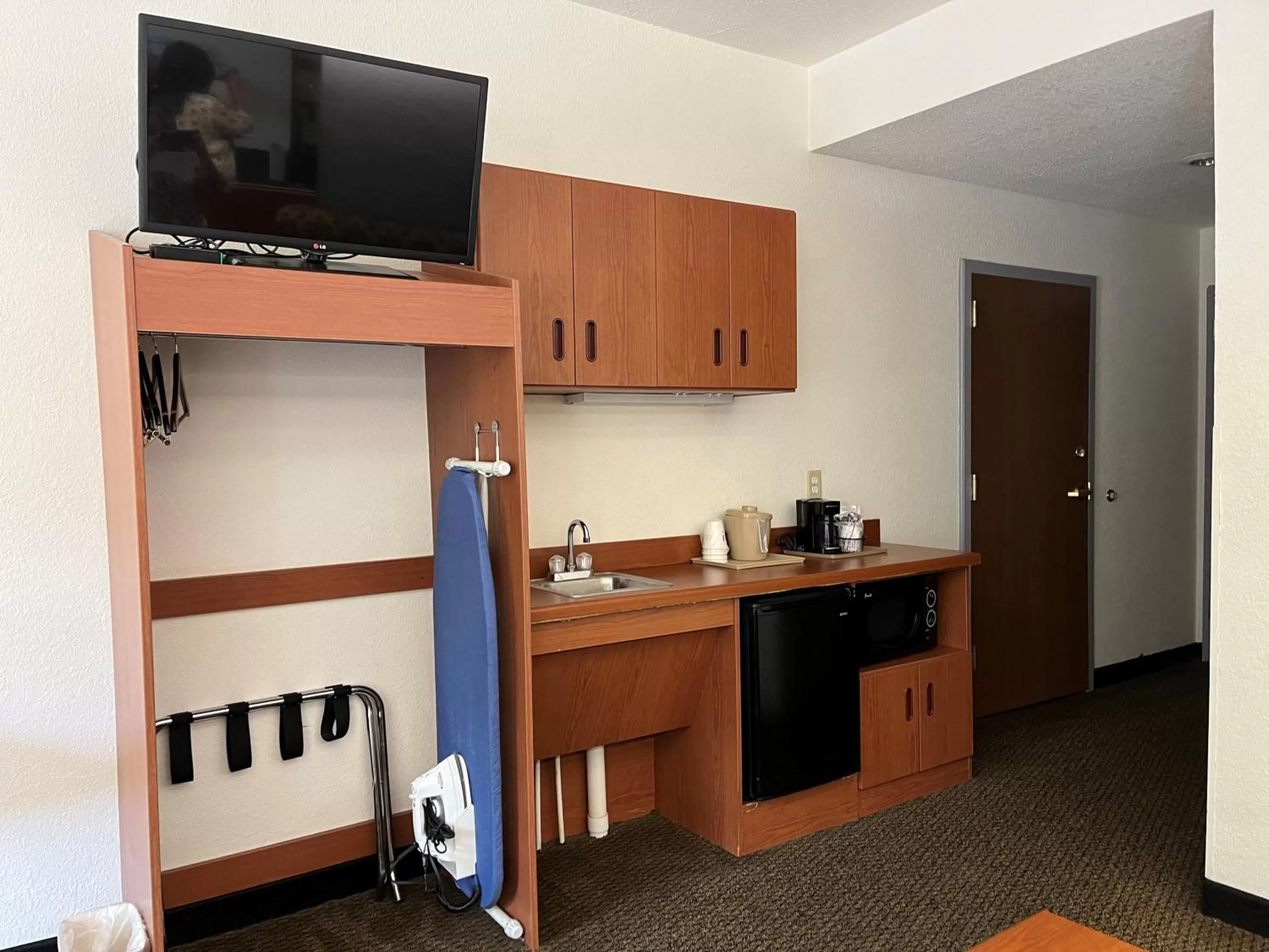 TV and multimedia in Microtel Inn and Suites by Wyndham - Lady Lake/ The Villages