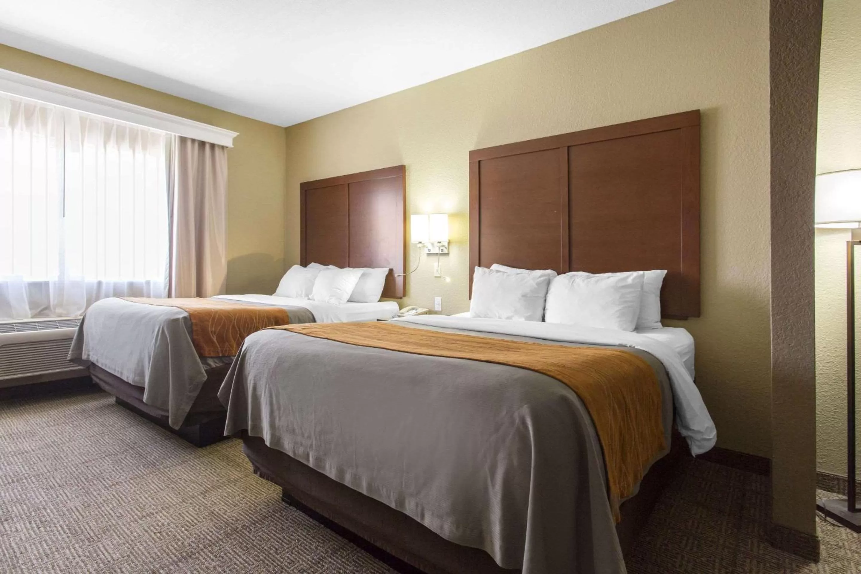 Photo of the whole room, Bed in Comfort Inn & Suites