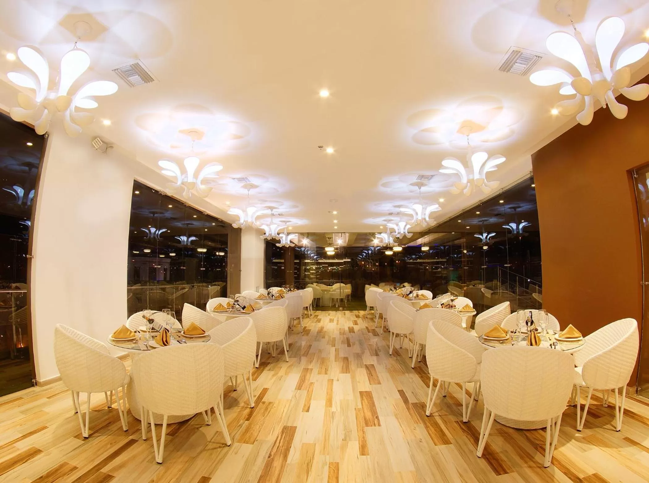 Restaurant/places to eat in Hotel Catedral Plaza