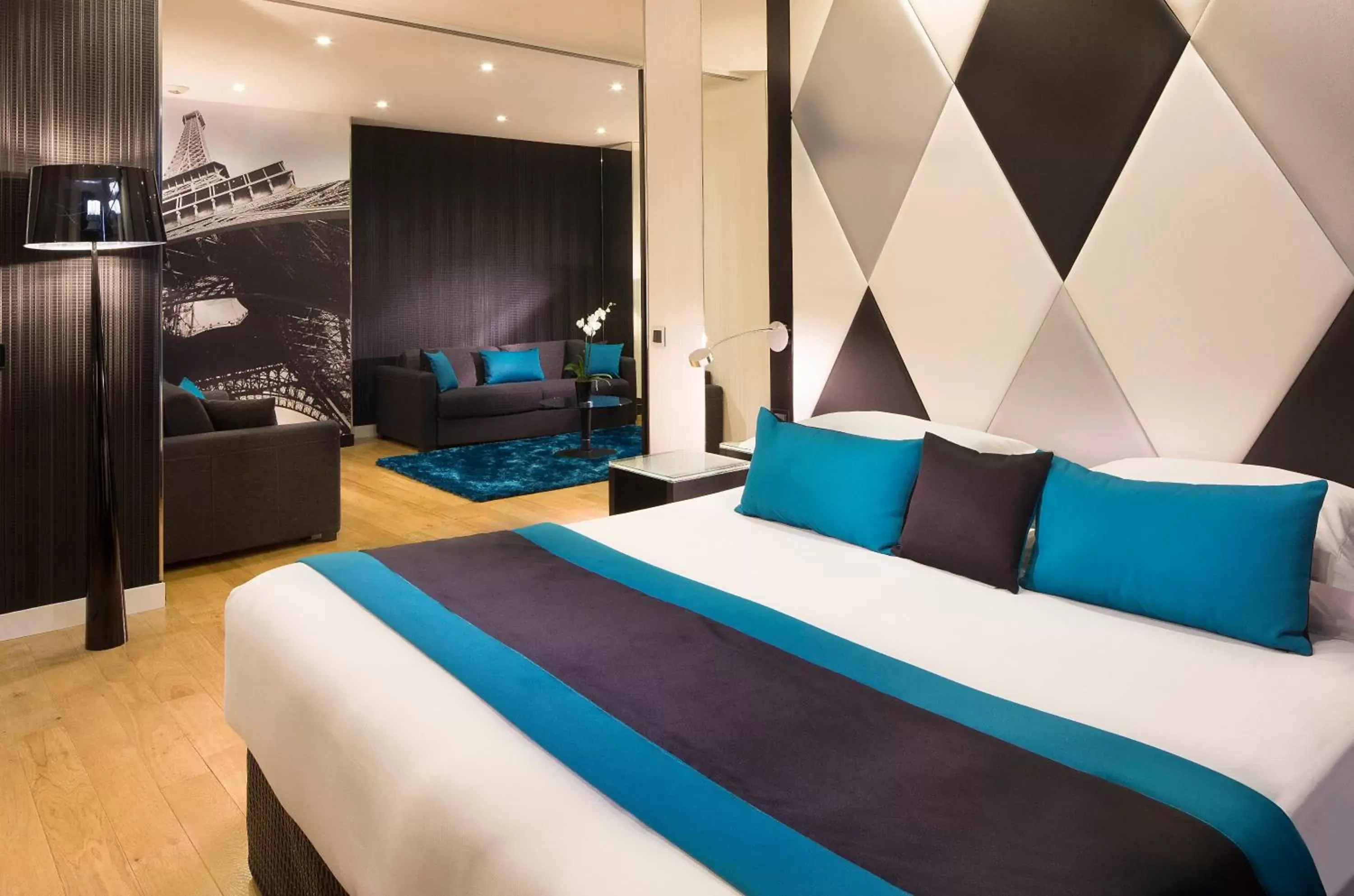 L'Empire Paris - Louvre L'Empire Paris - Louvre