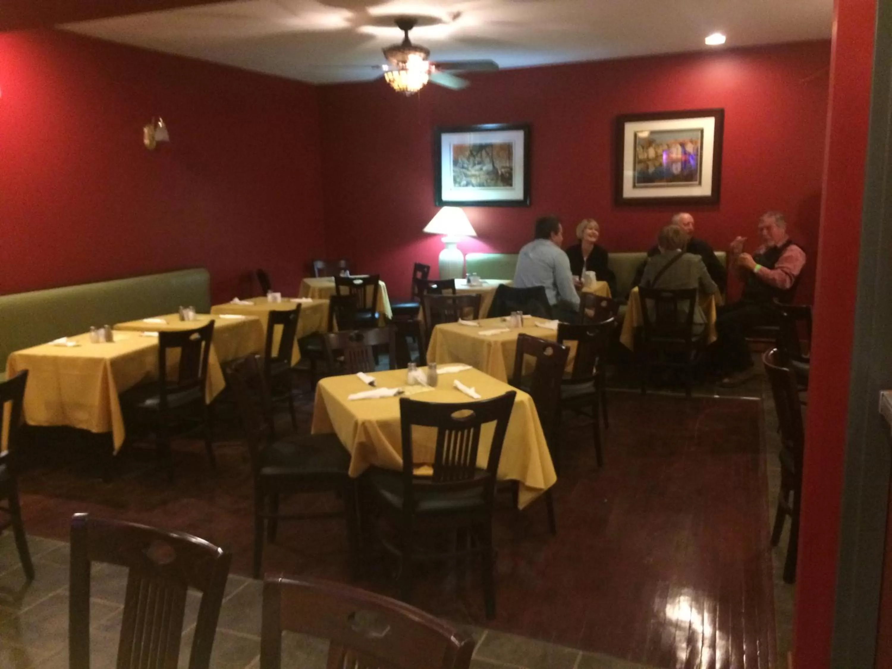 Restaurant/places to eat in Dominion Hotel