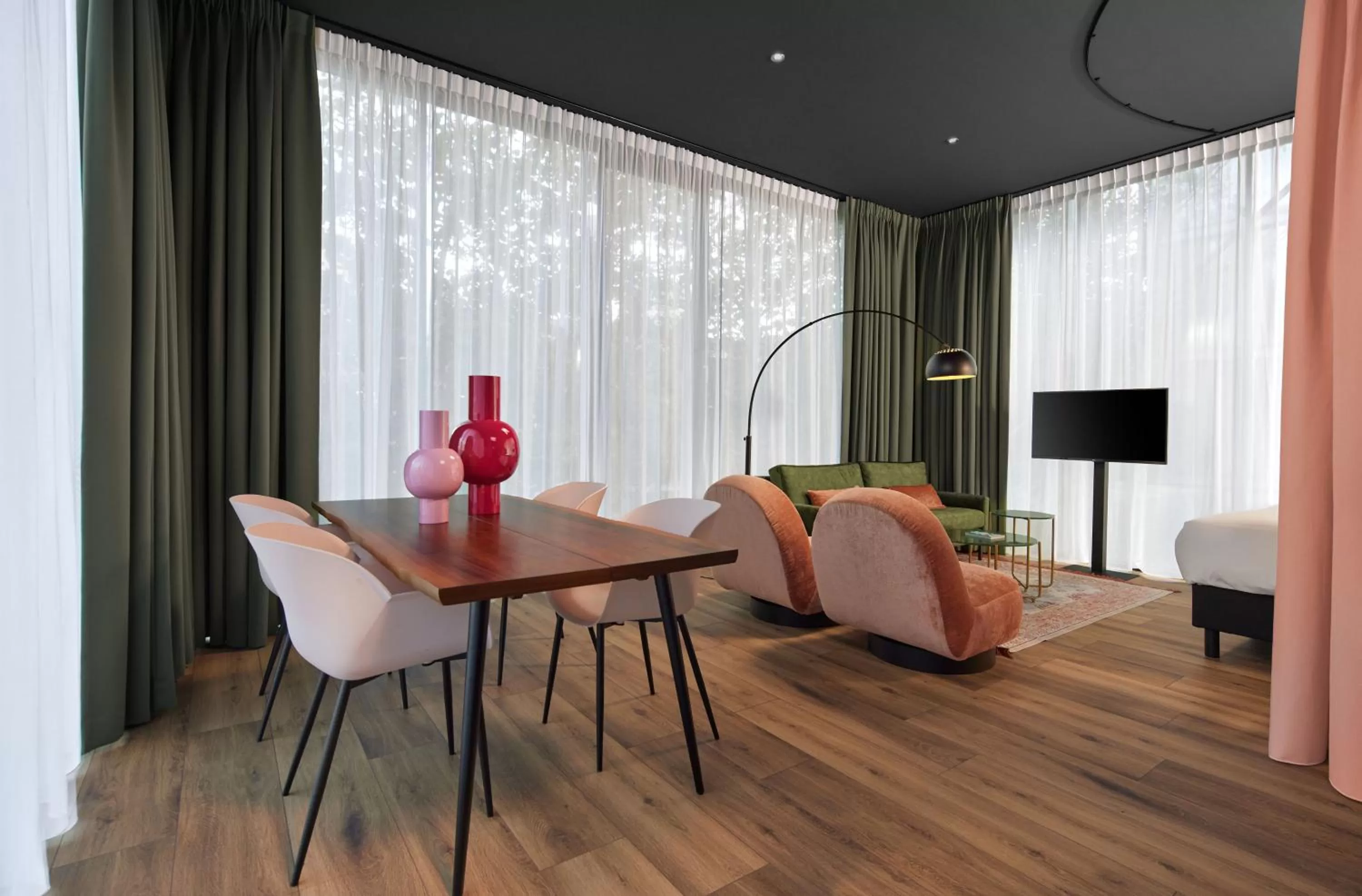 Seating area in Hotel2Stay