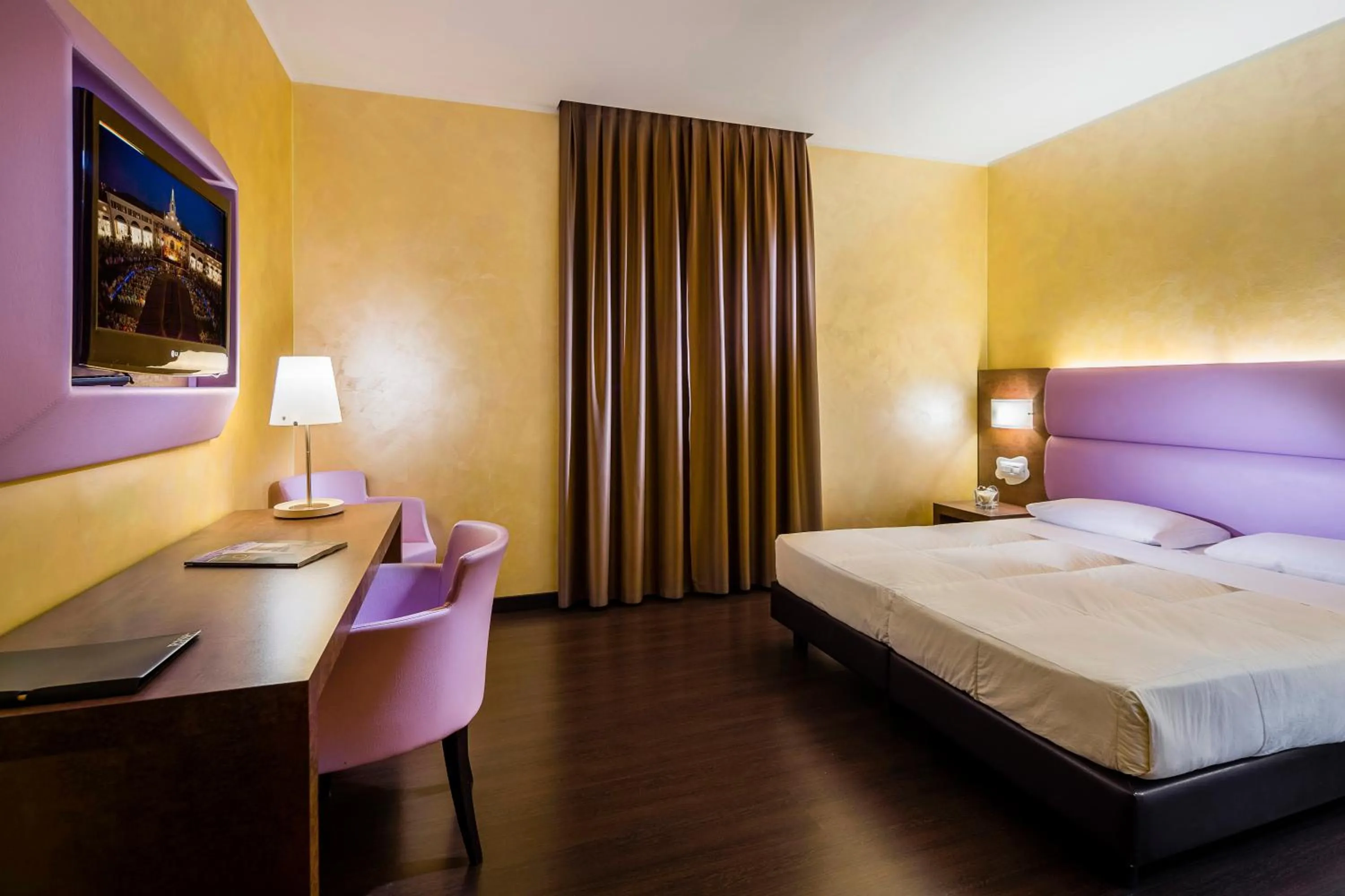 Double Room (1 Adult) in Base Hotel