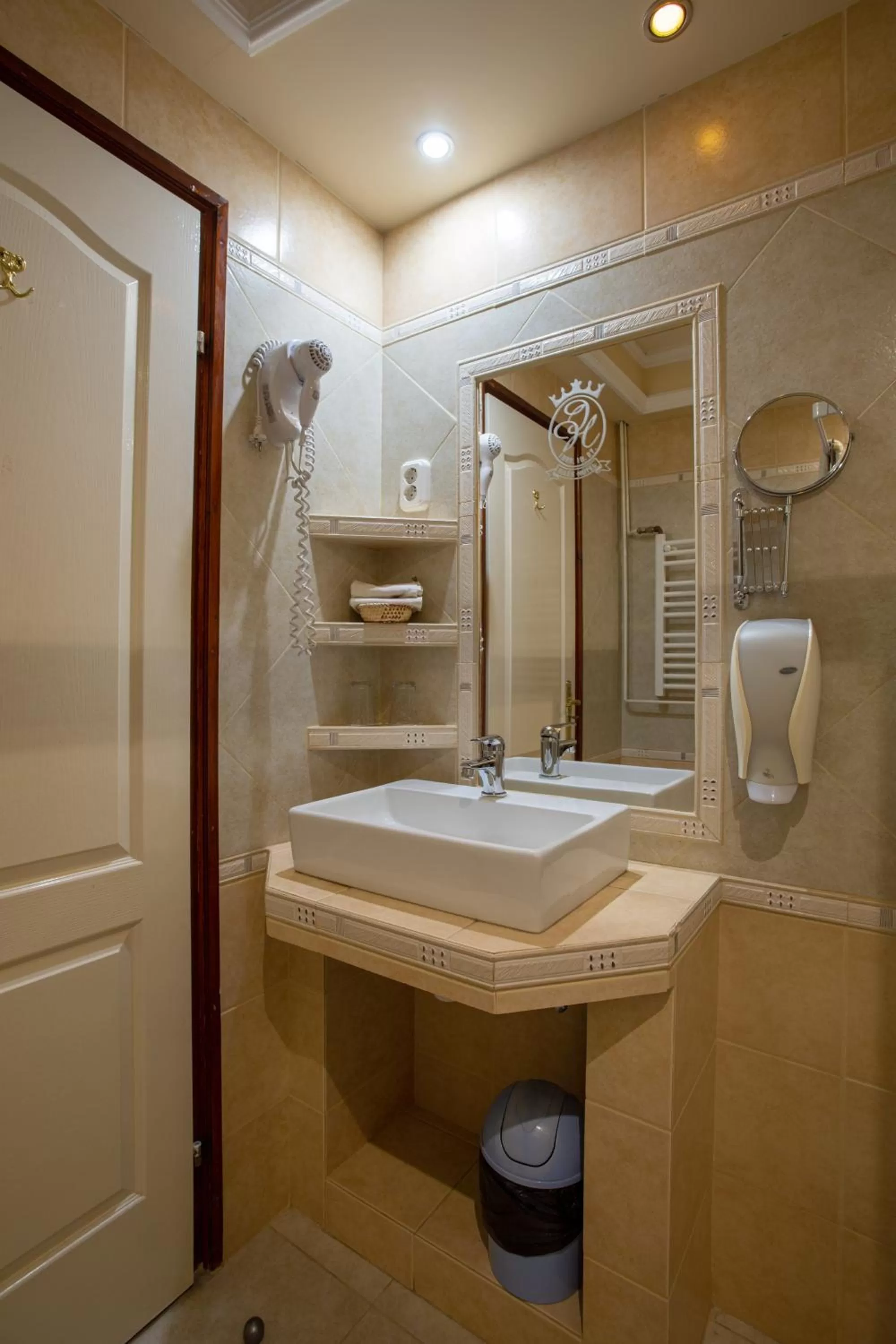 Bathroom in Illés Hotel