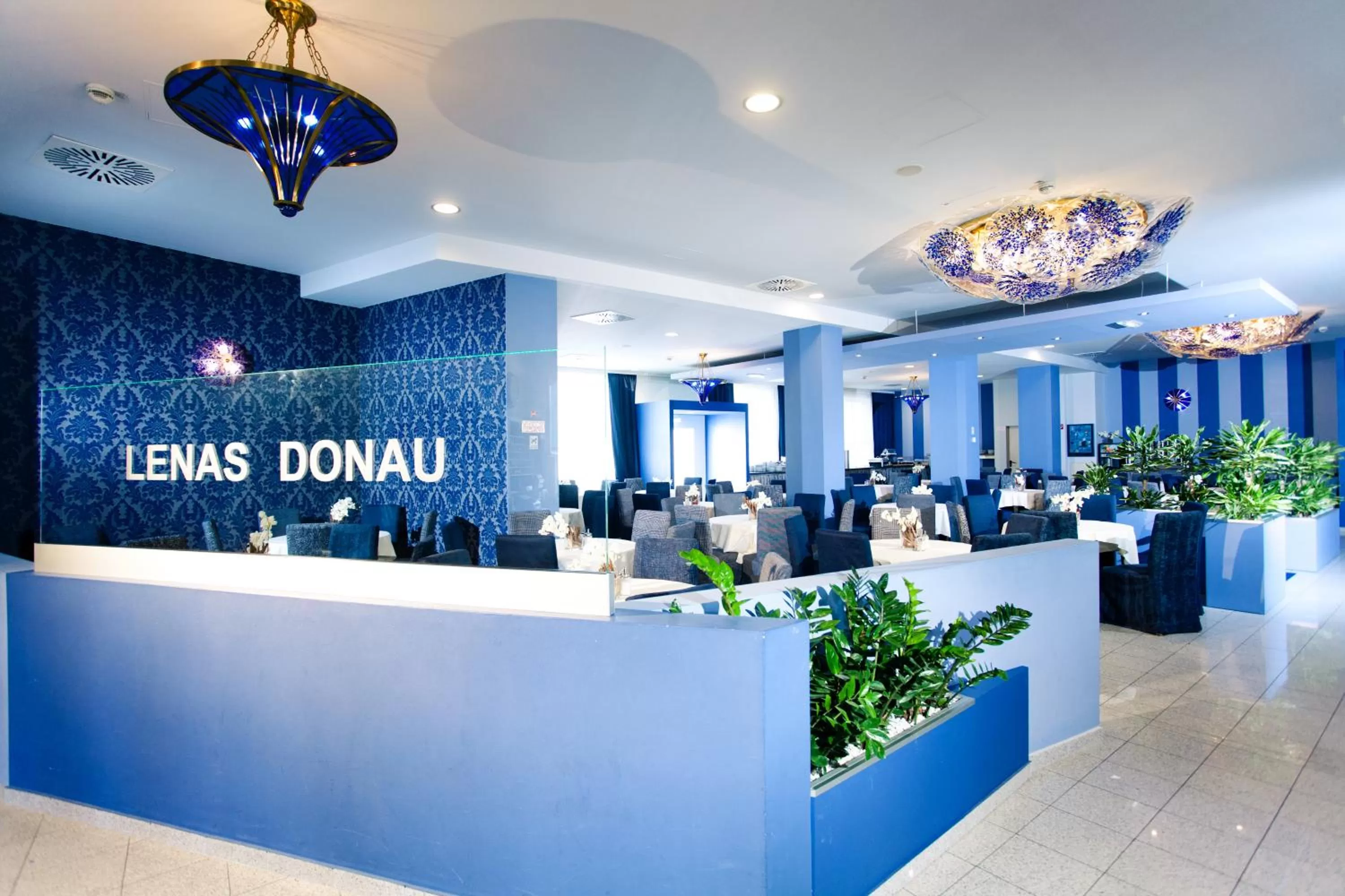 Restaurant/places to eat in Lenas Donau Hotel