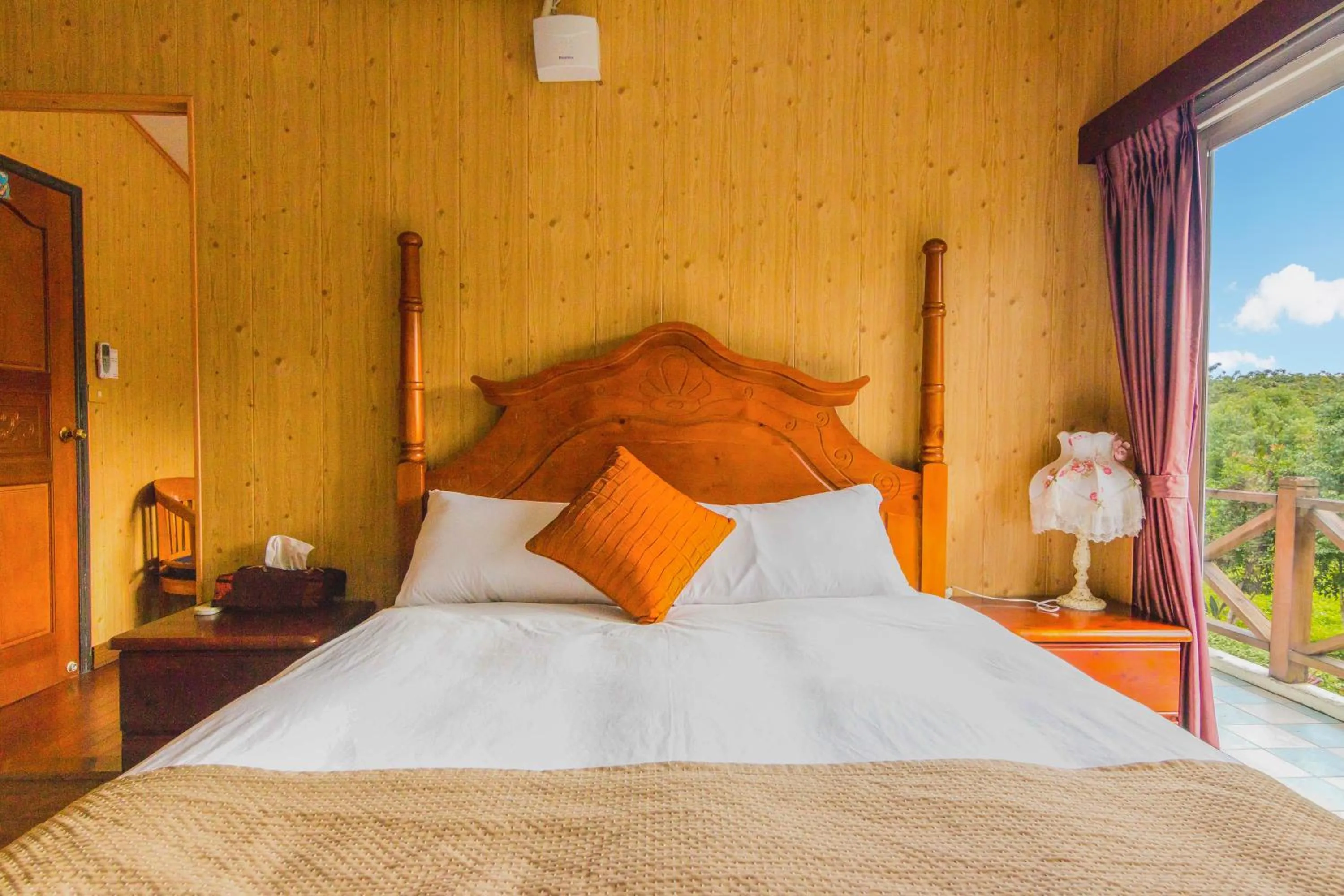 Photo of the whole room, Bed in Dream Home B&B