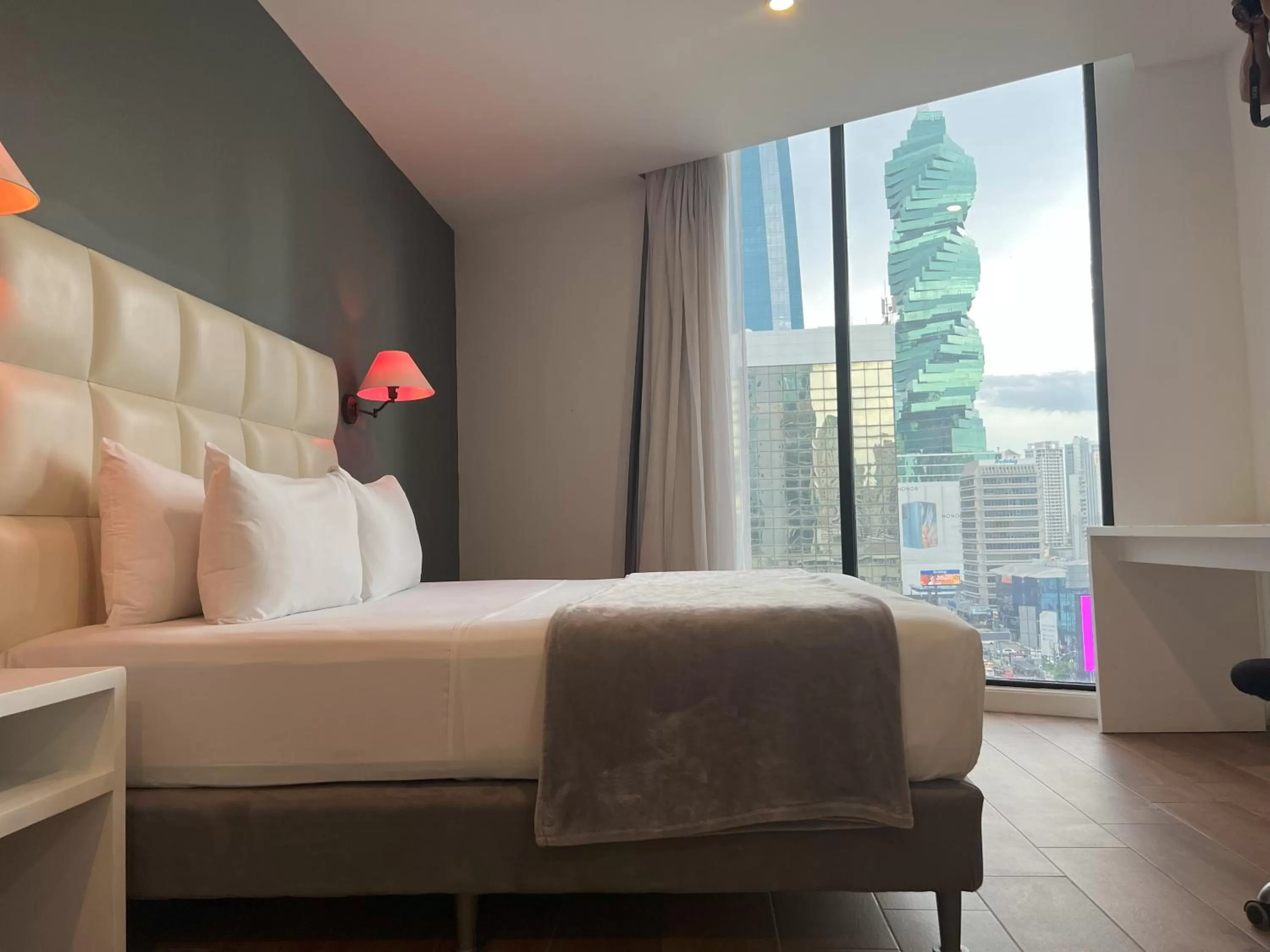 View (from property/room), Bed in Hotel Mio Panamá