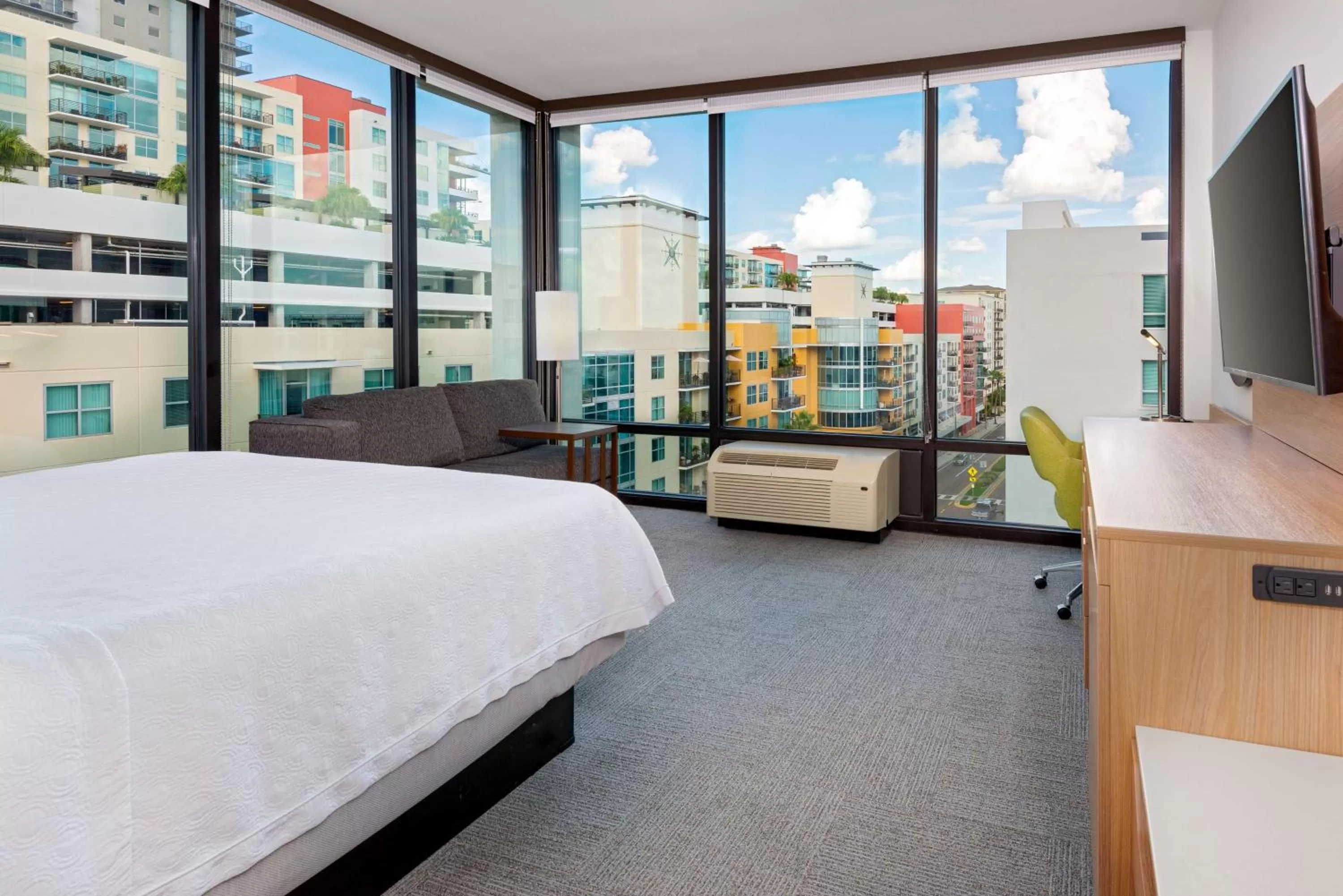 Bedroom, Bed in Hampton Inn Tampa Downtown Channel District