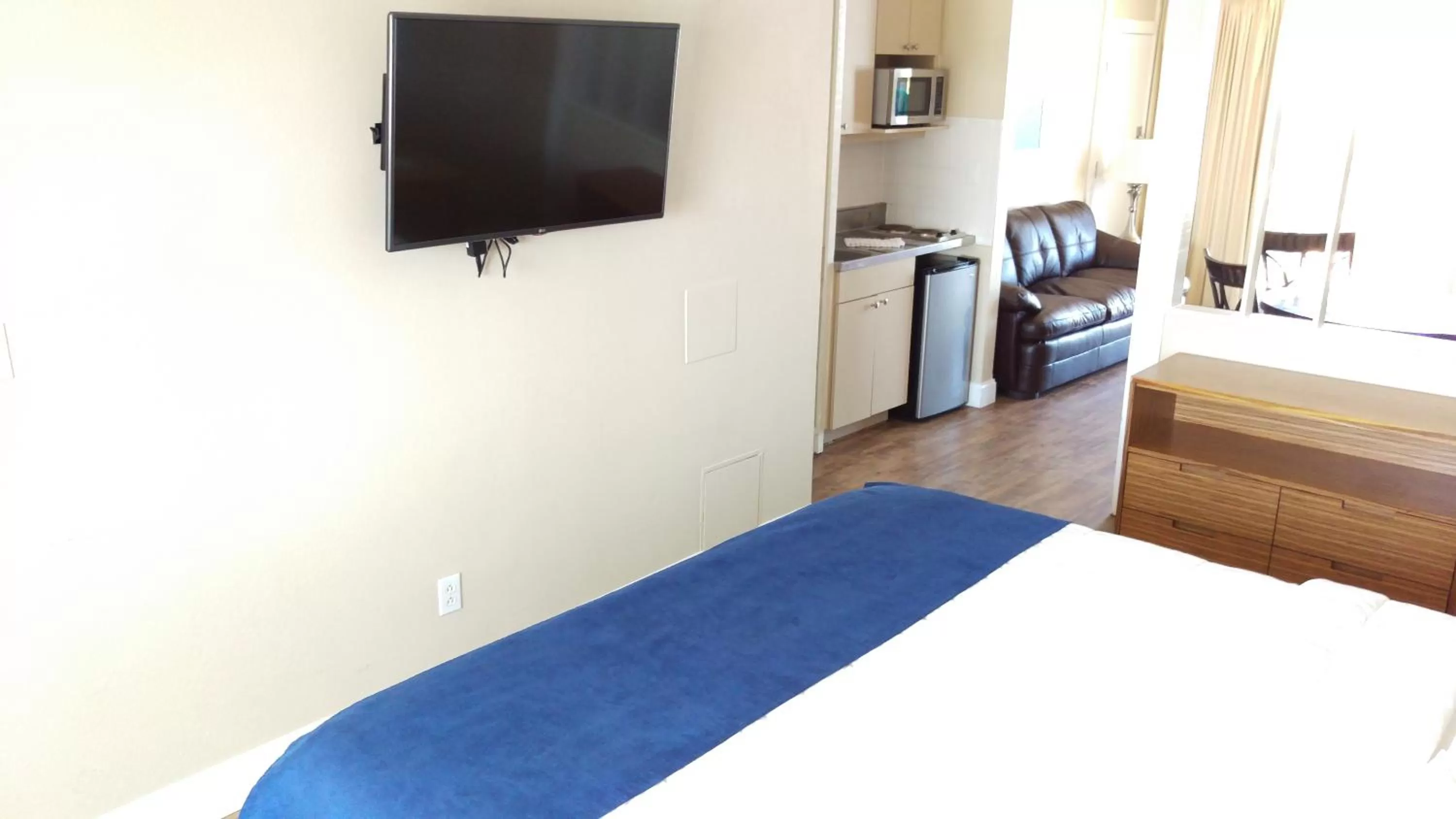 Bed in The Beachview Inn Clearwater Beach